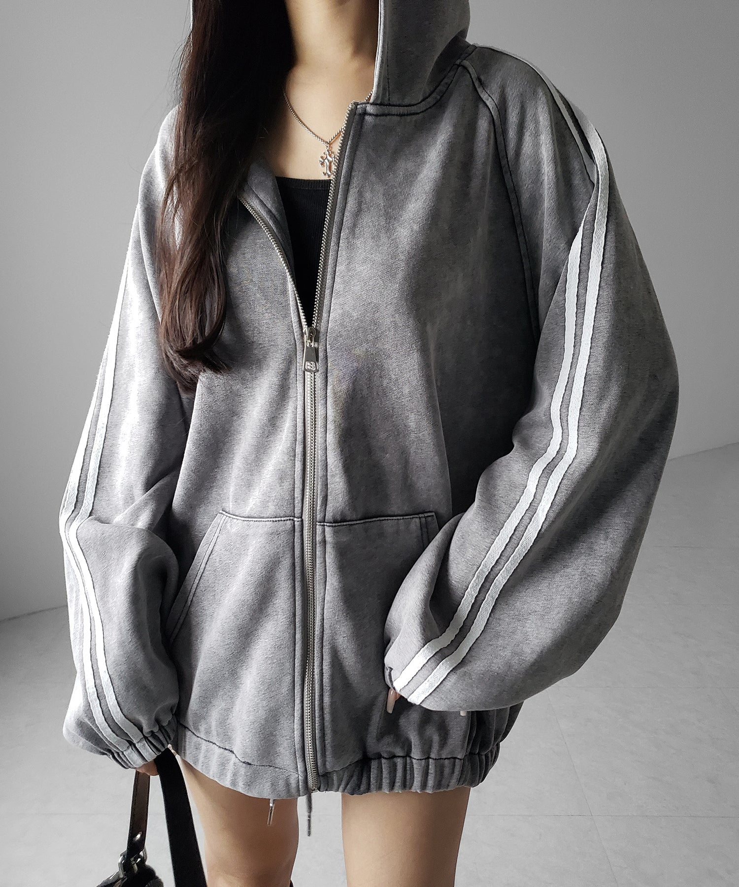 ピグメントヴィンテージ加工サイドラインジップアップパーカー ／ Pigment vintage side line zip-up hoodie