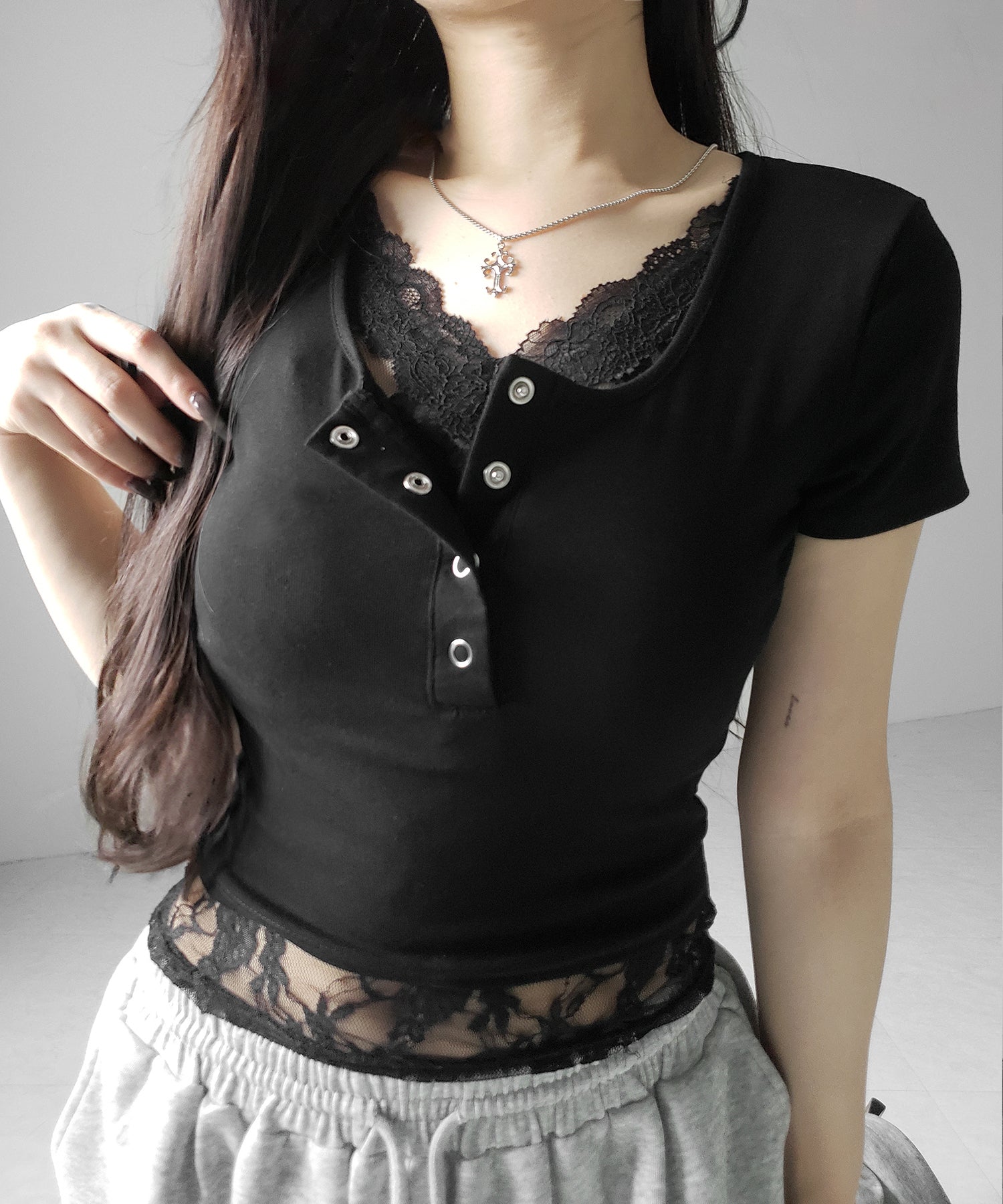 レースレイヤードヘンリーネックスクエア半袖Ｔシャツ ／ lace layered henley neck square short sleeve T-shirt