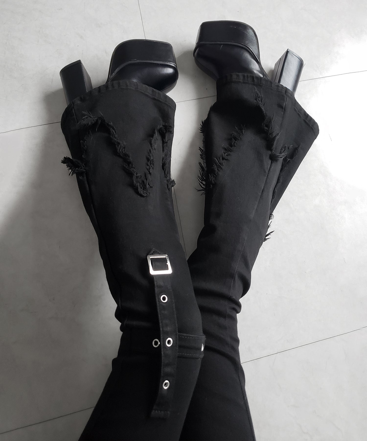 クロスデザインヴィンテージライクフリンジストレッチフレアデニム ／ cross design vintage-like fringe stretch flare denim