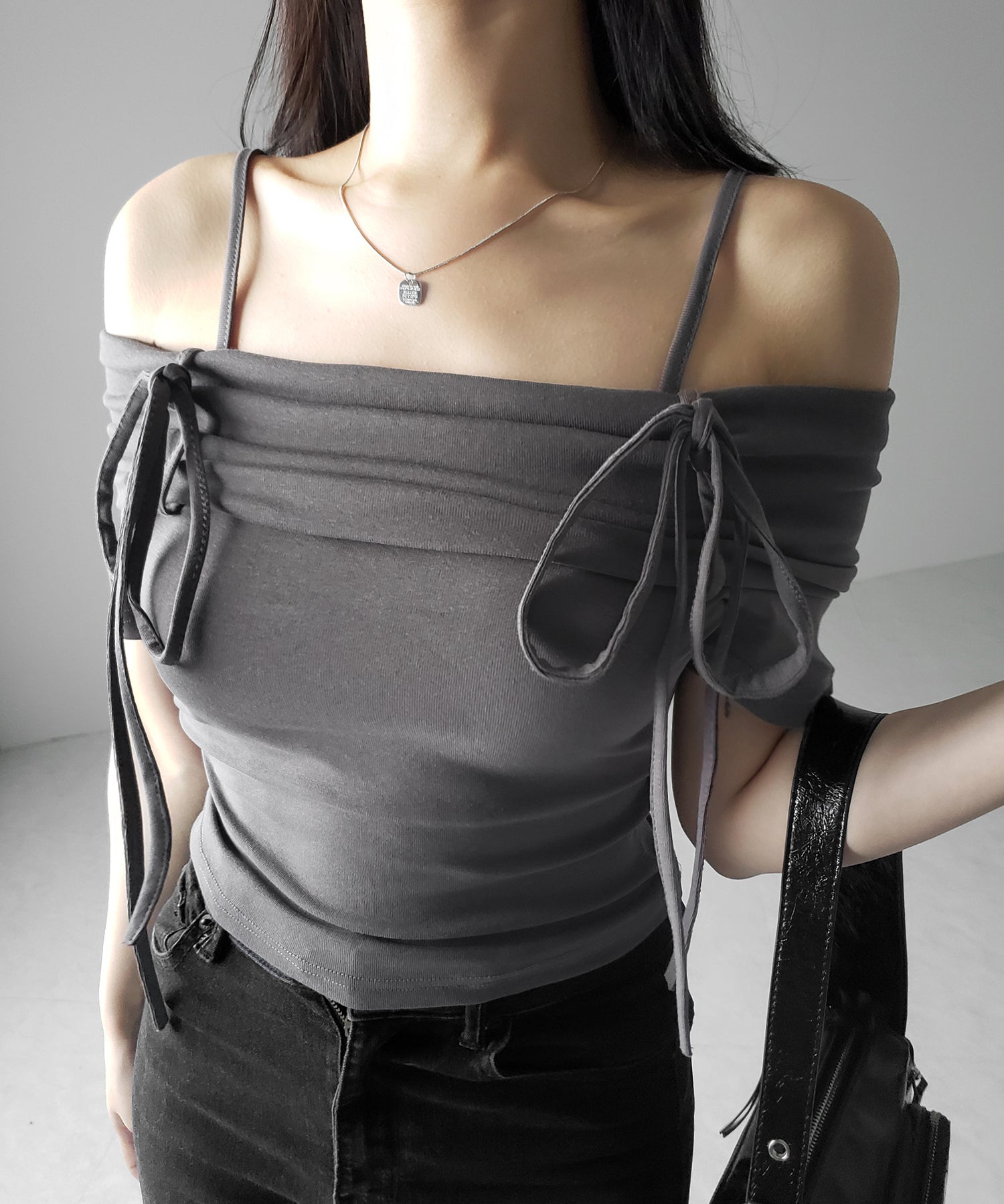 【 ３color 】ストラップダブルリボンギャザーオフショルトップス ／ strap double ribbon gather offshoulder tops