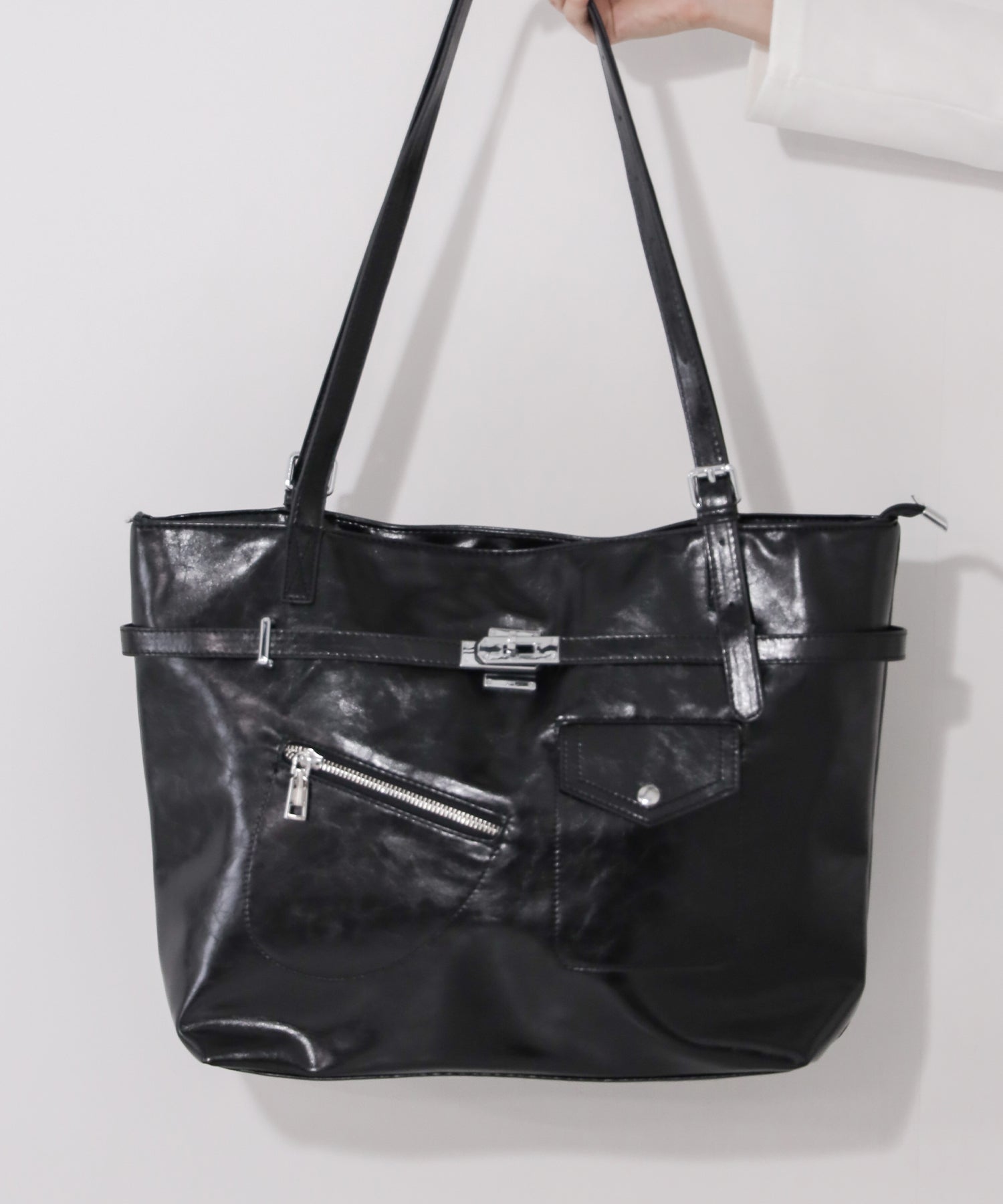 【 A4収納可 】デザインベルトフェイクレザースクエアトートバッグ ／ design belt fake leather square tote bag