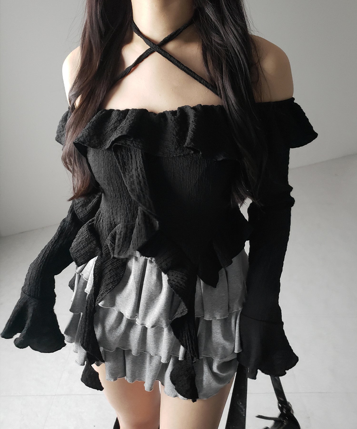 【 ２color 】クロスストラップリボンオフショルダーフリルブラウス ／ cross strap ribbon off shoulder frill blouse