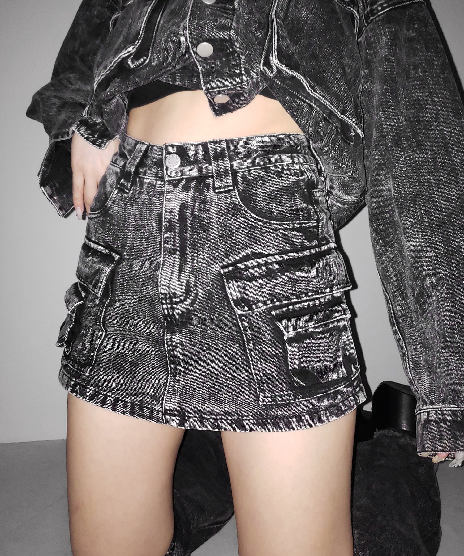 【 デニムセットアップ着用可能 】ヴィンテージケミカルブリーチカーゴデニムミニスカパン ／ vintage chemical bleach cargo denim mini skirt pants