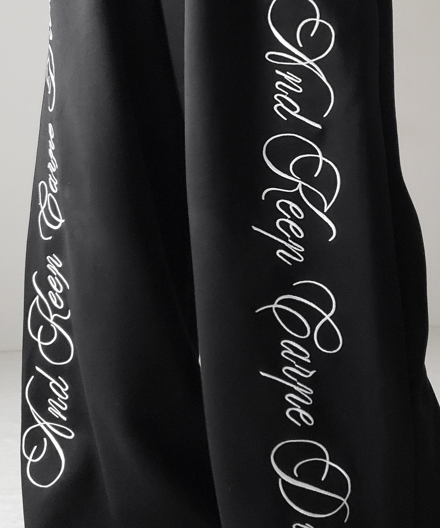 レタリングロゴ刺繍ワイドスウェットパンツ ／ lettering logo embroidery wide sweatpants