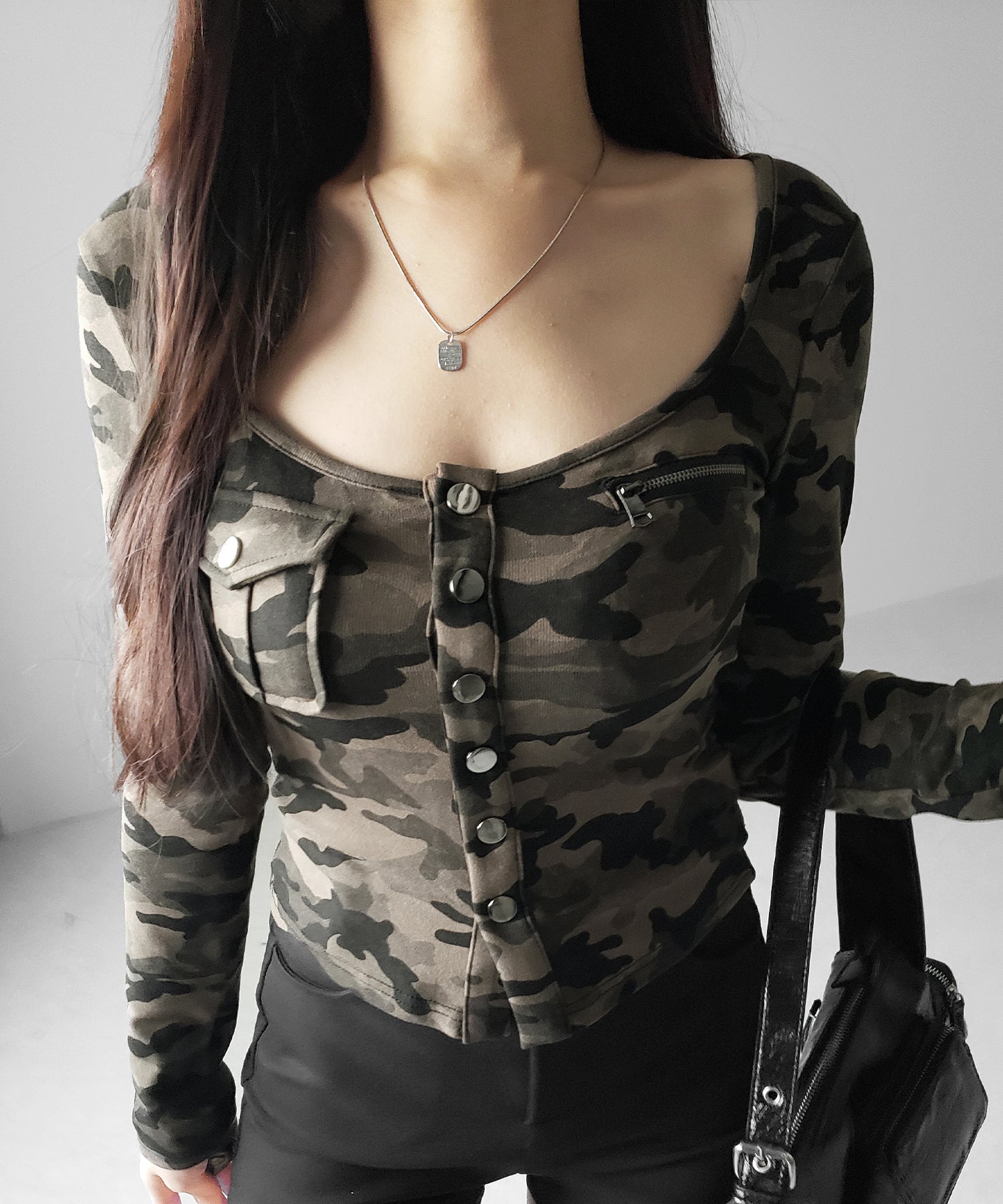 カモフラアウトポケットスクエアネック長袖スリムTシャツ ／ 　camouflage out pocket square neck long sleeve slim T-shirt