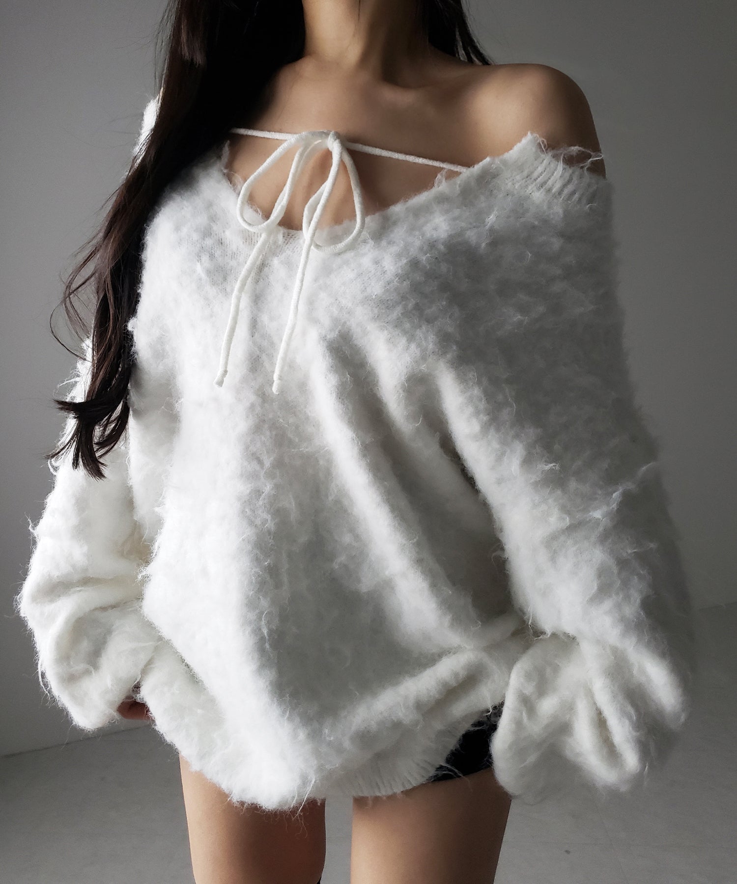 ストラップリボンオフショルオーバーシャギーニット ／ strap ribbon off shoulder over shaggy knit