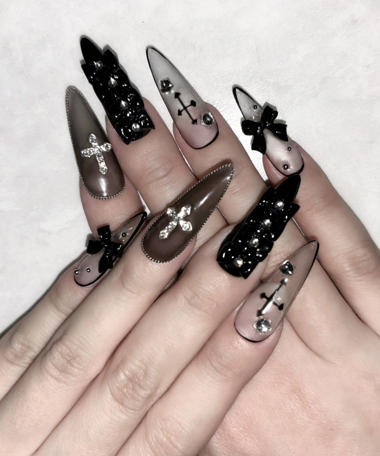 モノトーンリボンクロスビジュースティレットネイルチップ ／ monotone ribbon cross bijou stiletto nail tips