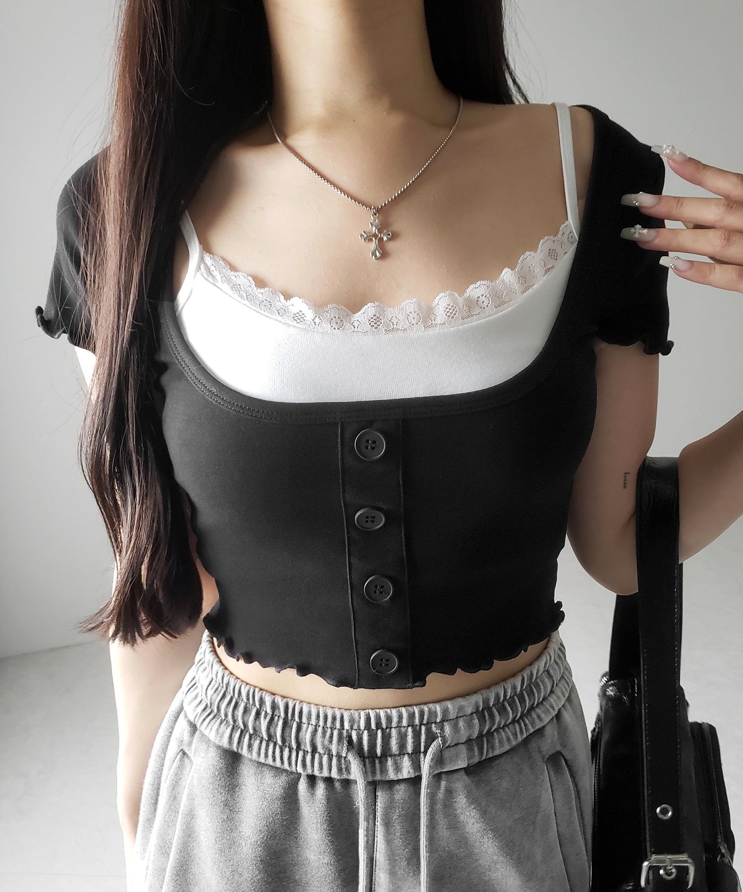 【 ２点セット 】レイヤードレースキャミソール ＋ スクエアネックフロントボタンTシャツ SET