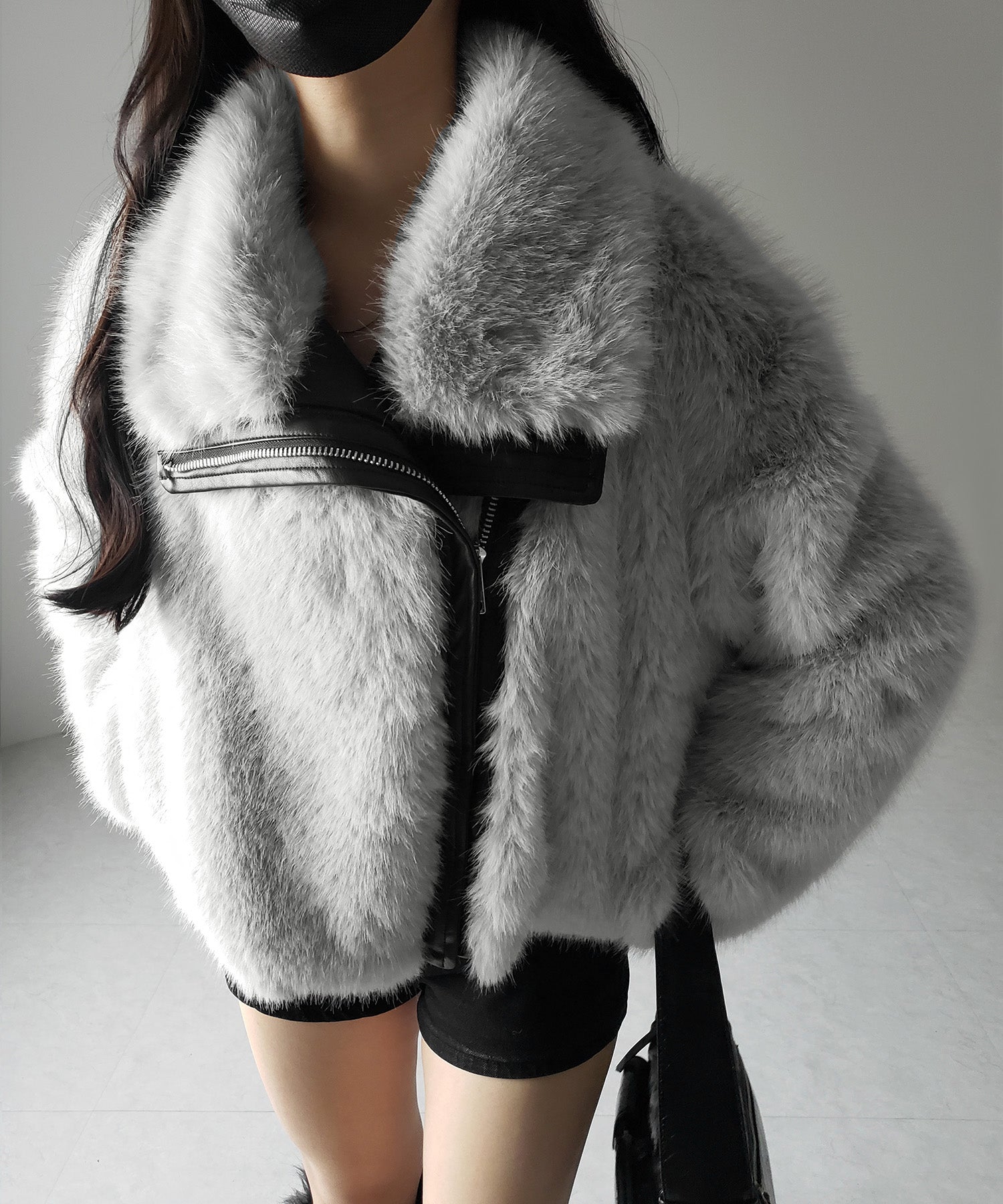 【 ２WAY 】ジップアップレザードッキングフェイクファーコート ／ zip up leather docking fake fur coat