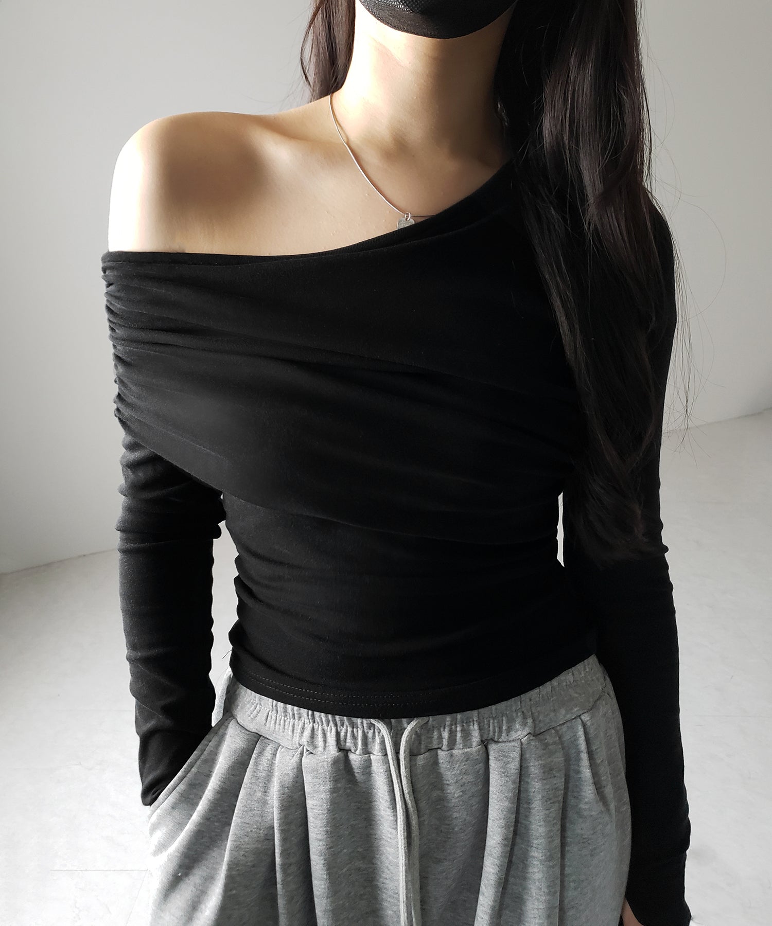 【 ２color ／ 裏起毛 】ワンショルダードレープギャザースリムトップス ／ One-shoulder draped gather slim tops