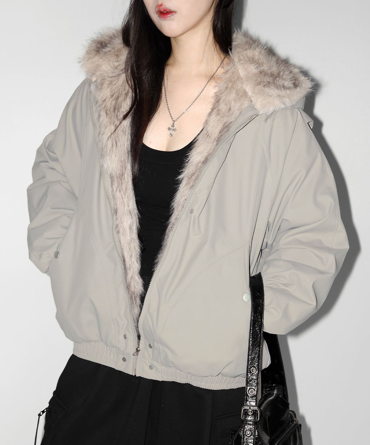 ファーフードオーバーサイズ中綿ジップブルゾン ／ Fur-hooded oversized fake down zip blouson