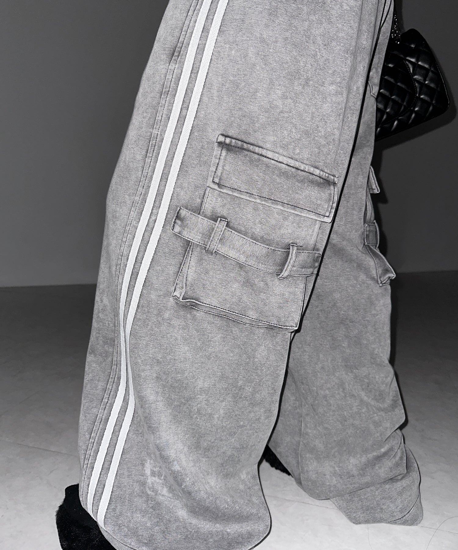 【 裾絞り可能２WAY 】サイドラインピグメントワイドカーゴスウェットパンツ ／ sideline pigment wide cargo sweatpants