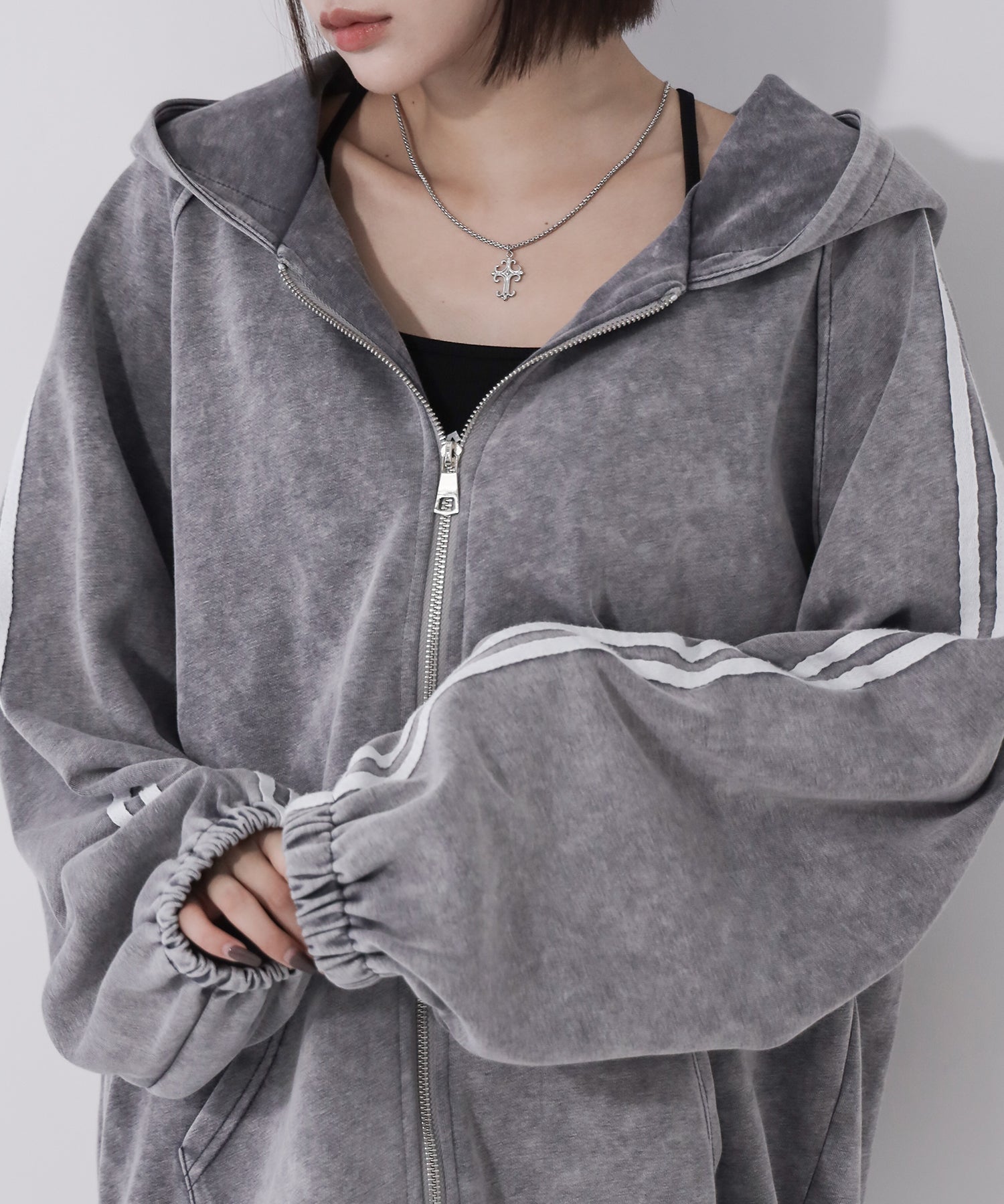 ピグメントヴィンテージ加工サイドラインジップアップパーカー ／ Pigment vintage side line zip-up hoodie