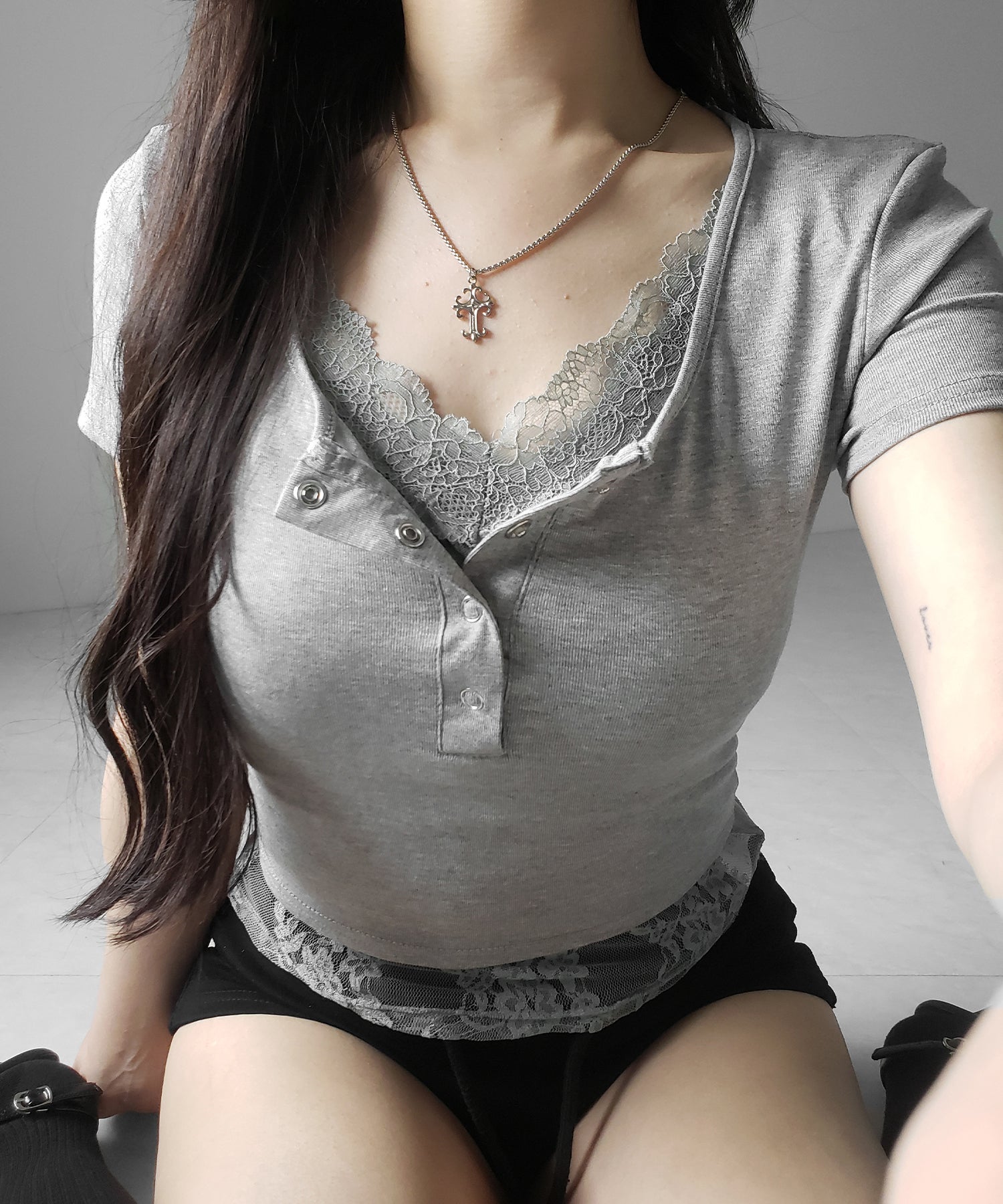 レースレイヤードヘンリーネックスクエア半袖Ｔシャツ ／ lace layered henley neck square short sleeve T-shirt