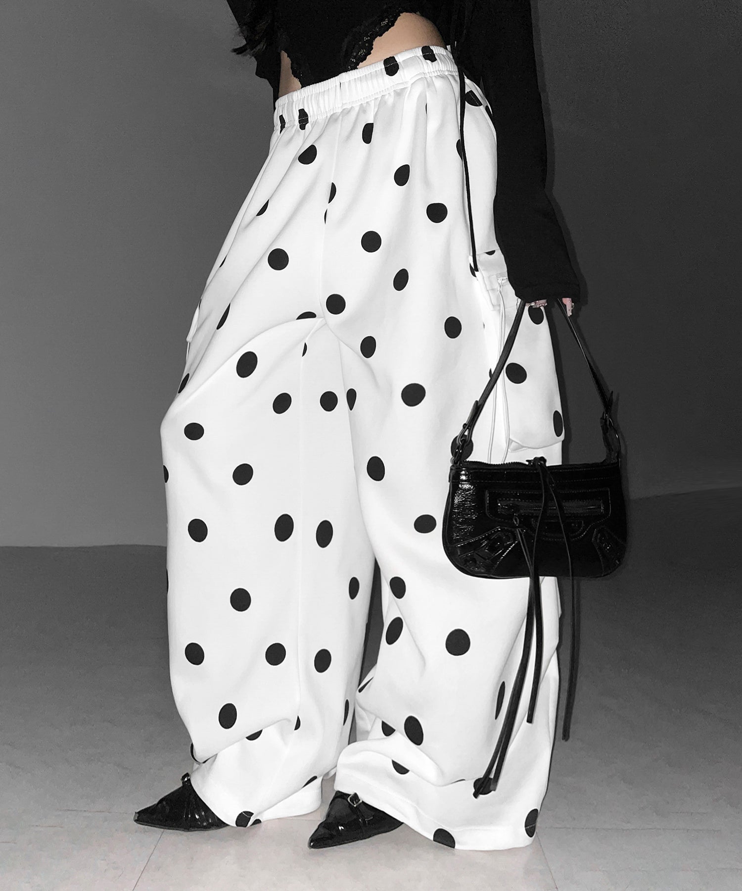 【 裾絞り可能２WAY 】ドットドローコードタックワイドカーゴスウェットパンツ ／ Dot drawcord tuck wide cargo sweatpants