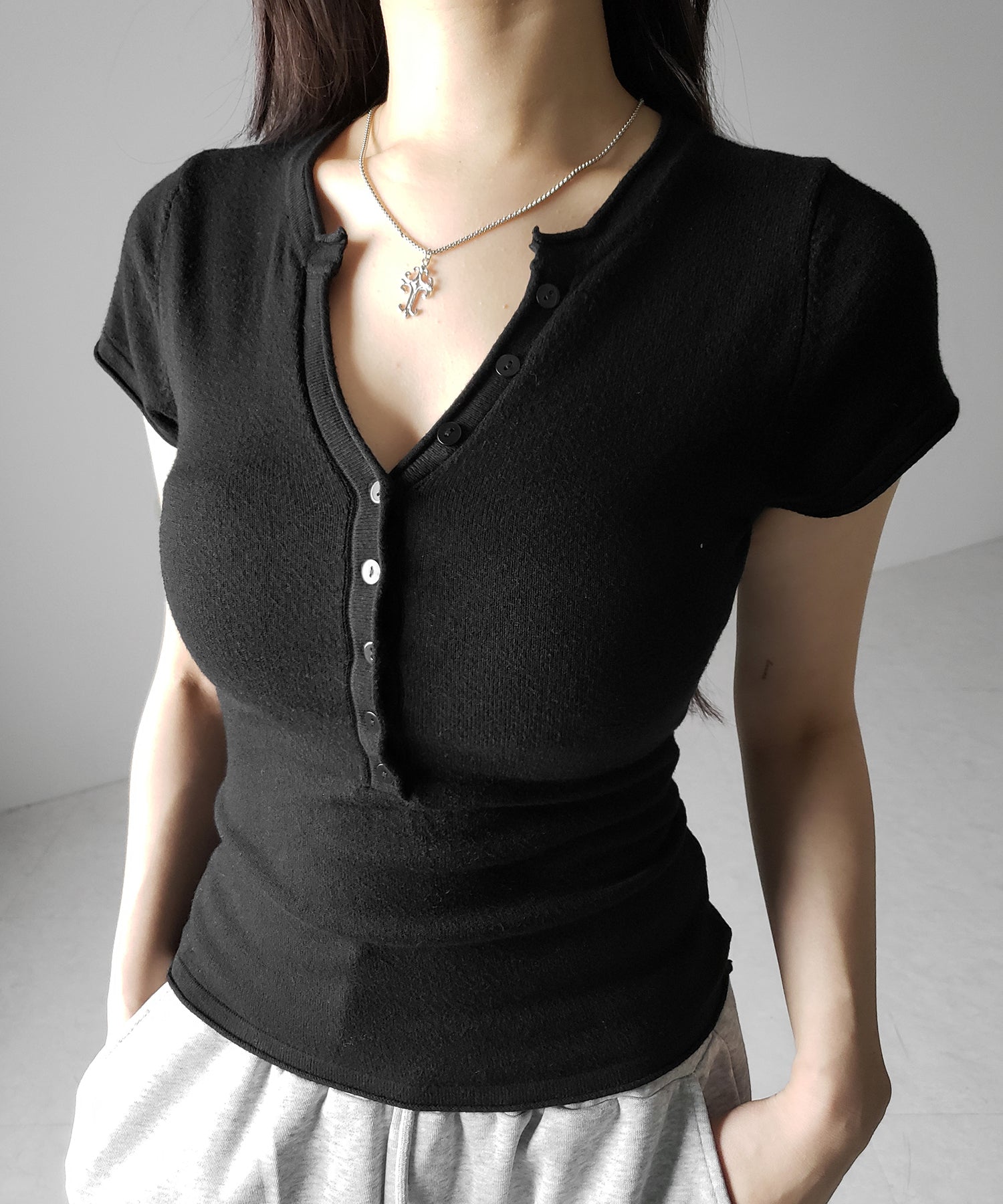 ヘンリーネック半袖ぴちニットトップス ／ henley neck short sleeve pichi knit tops