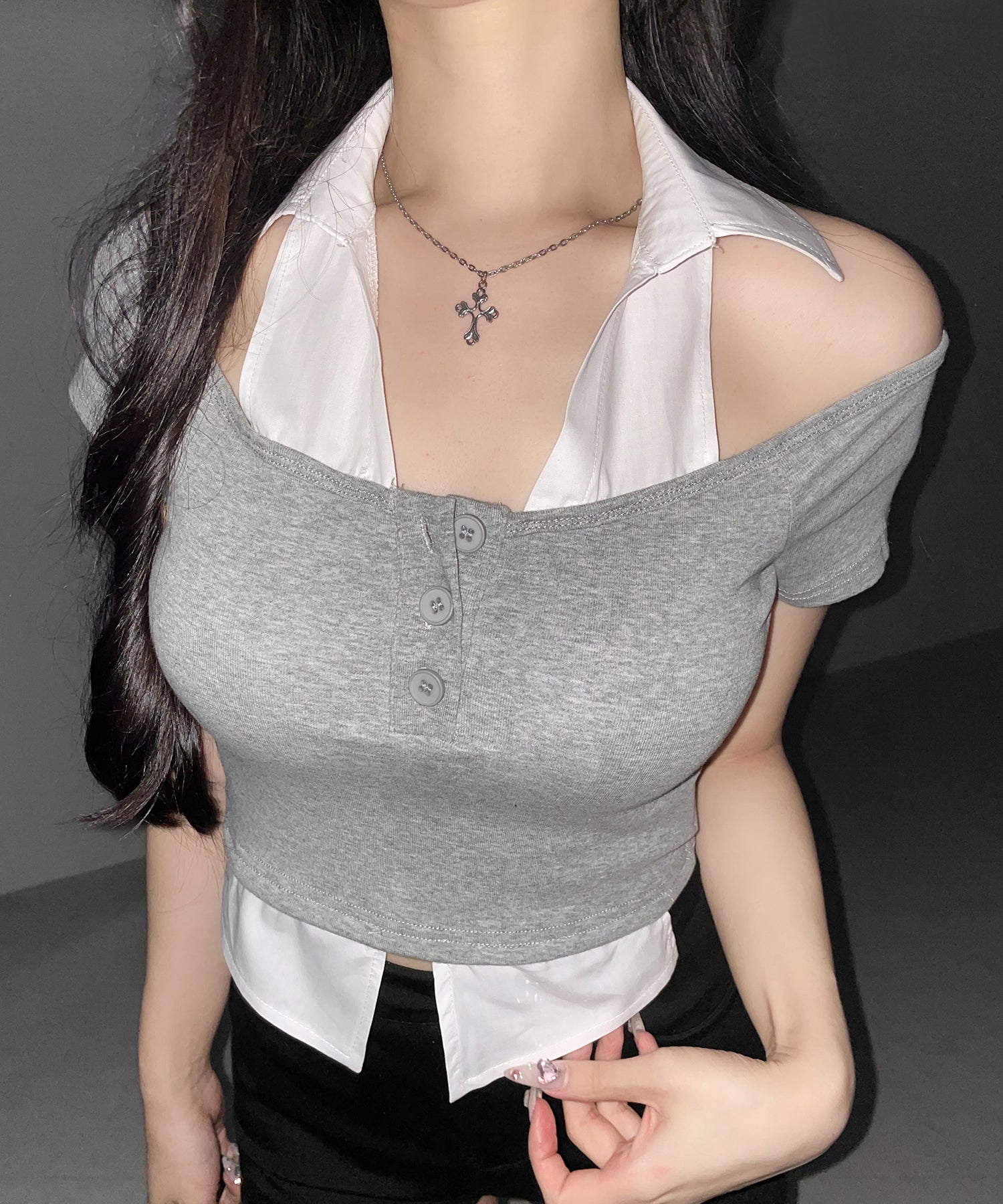 シャツレイヤードヘンリーネックカットアウトトップス ／ shirt layered henlyneck cutout tops
