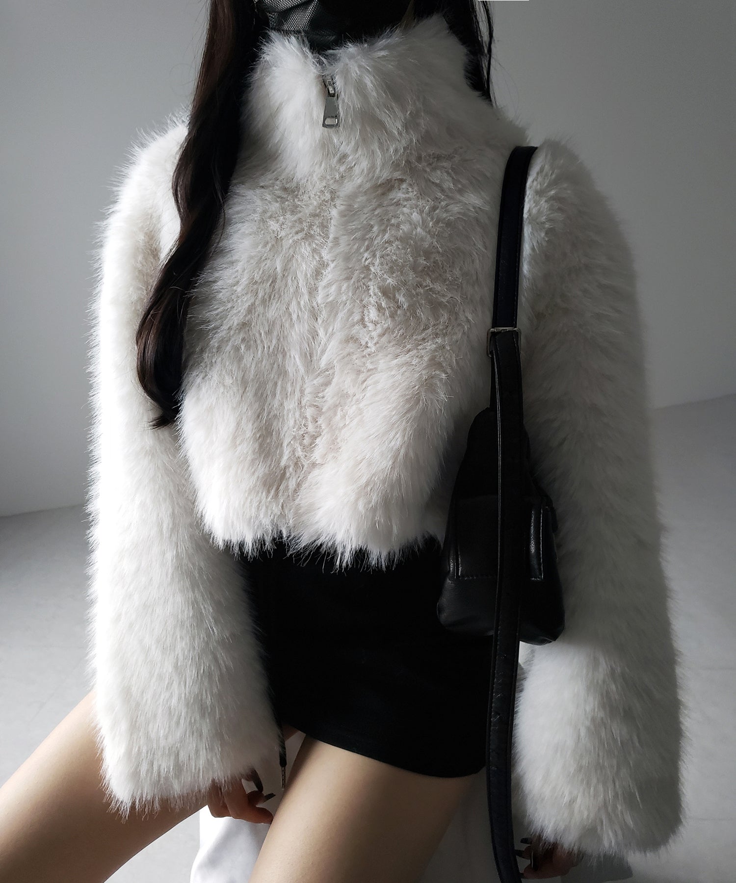 ジップアップスタンドカラーショートフェイクファーコート ／ zip up stand-collar short fake fur coat
