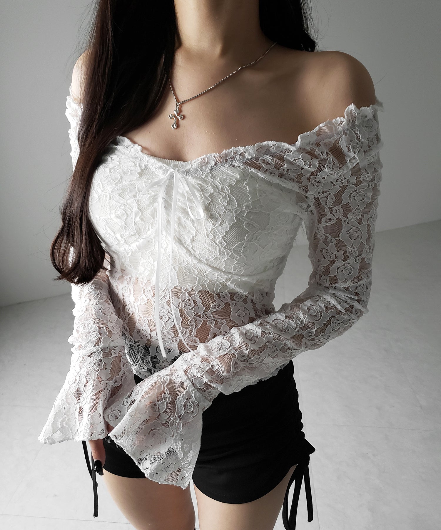 【 ２color ／２WAY 】フロントリボンオフショルスリムレーストップス ／ front ribbon off-shoulder slim lace tops