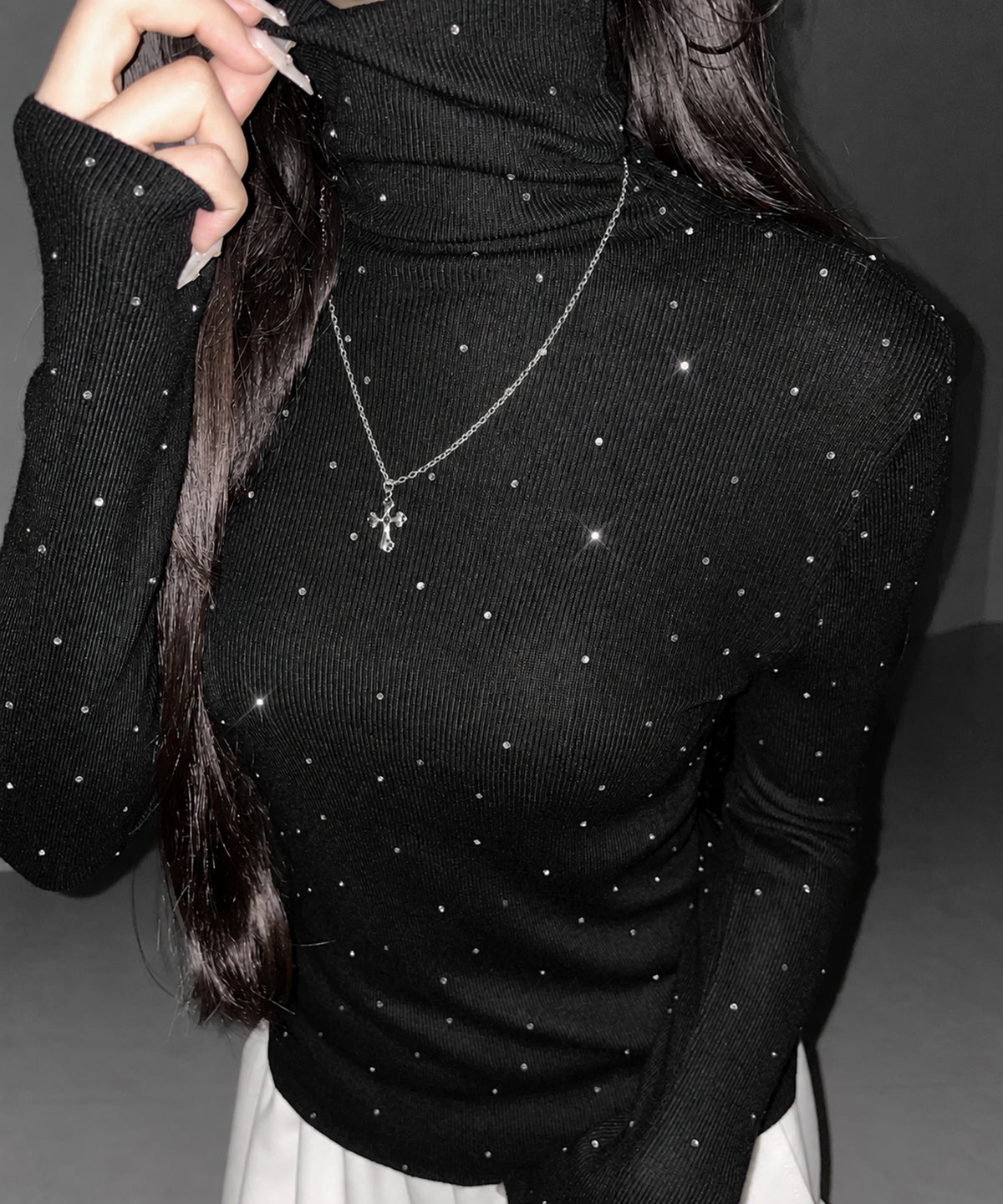 ラインストーンタートルニットトップス ／ Rhinestone turtleneck knit tops