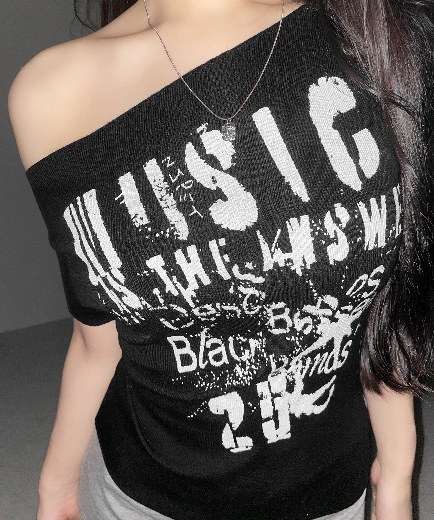 グランジロゴプリント半袖スリムニットトップス ／ grunge logo print shortsleeve slim knit tops