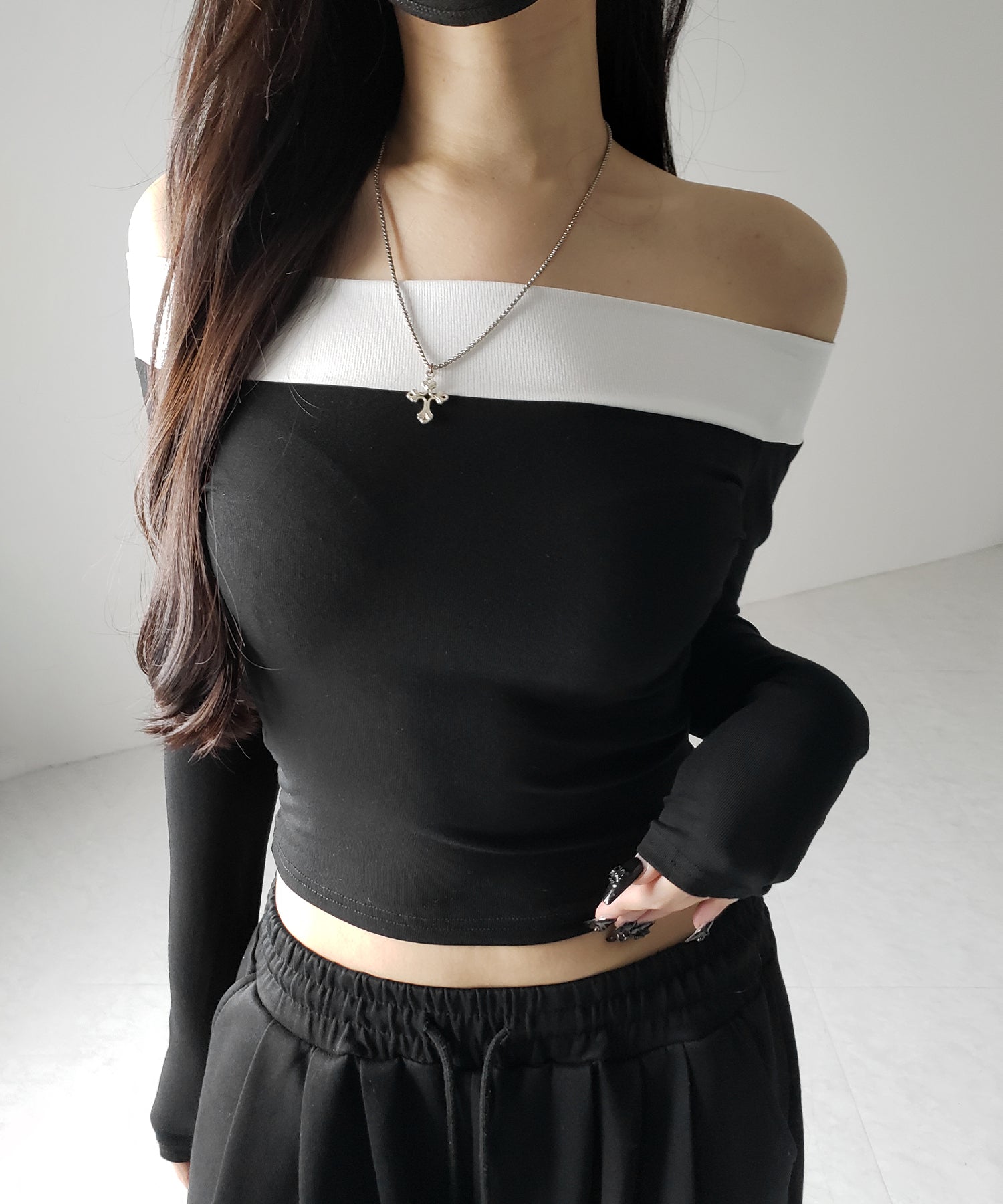 【 ２color 】ブロッキングバイカラーオフショルスリムトップス ／ blocking bicolor off shoulder slim tops