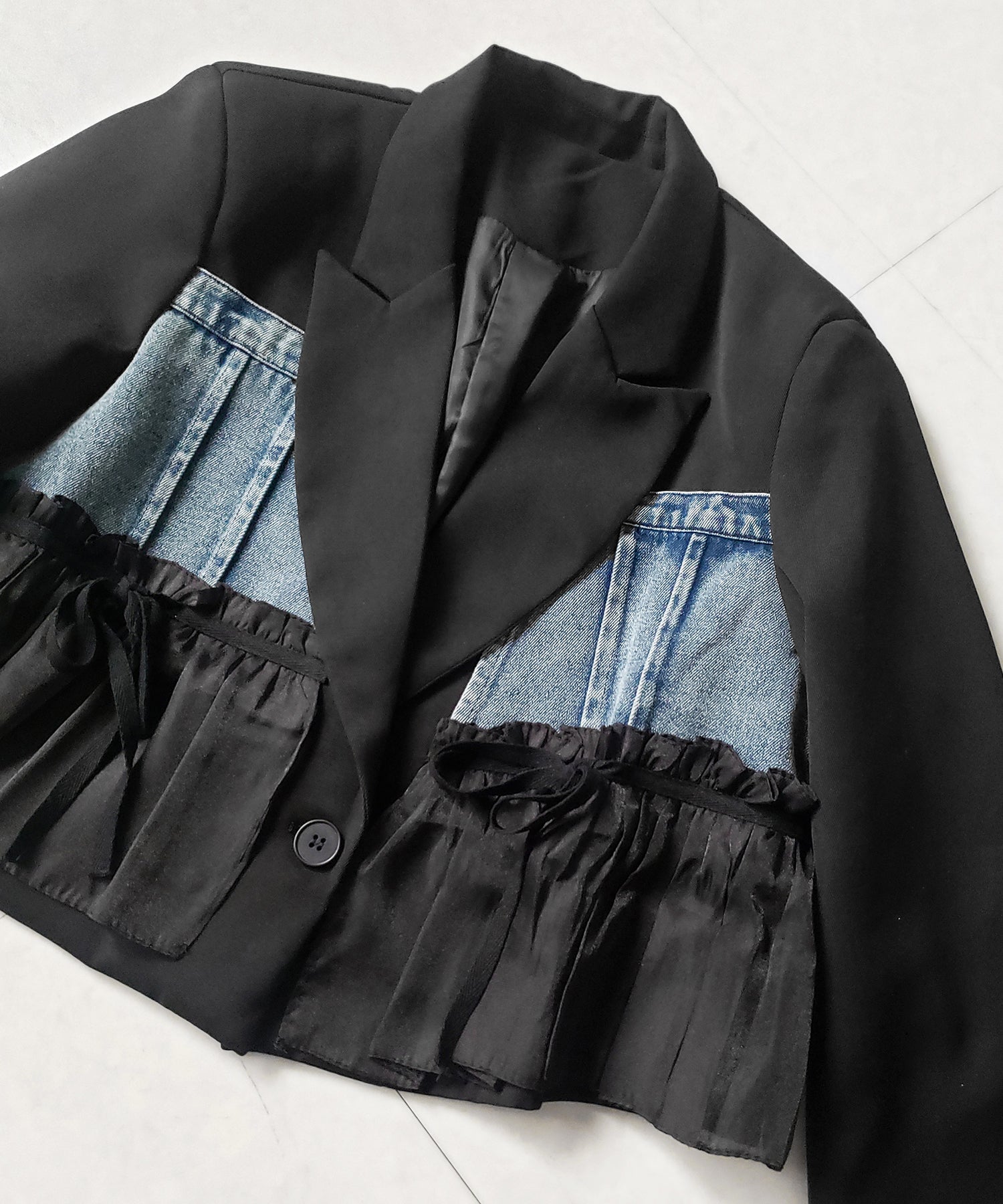 デニムフリルドッキングショートテーラードジャケット ／denim frill docking short tailored jacket