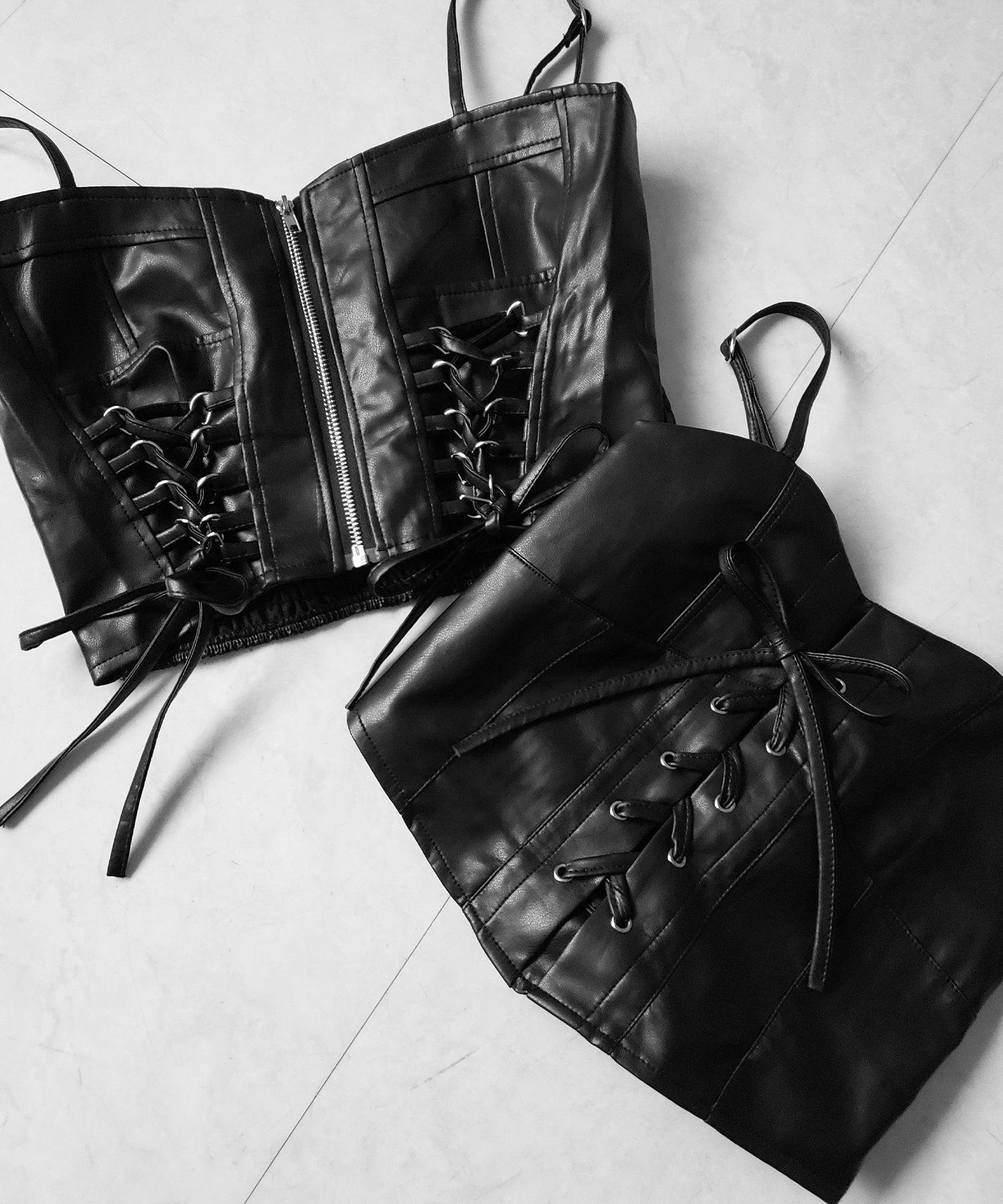 ダブルリボンレースアップフェイクレザーショートビスチェ ／ double ribbon laceup fake leather short bustier