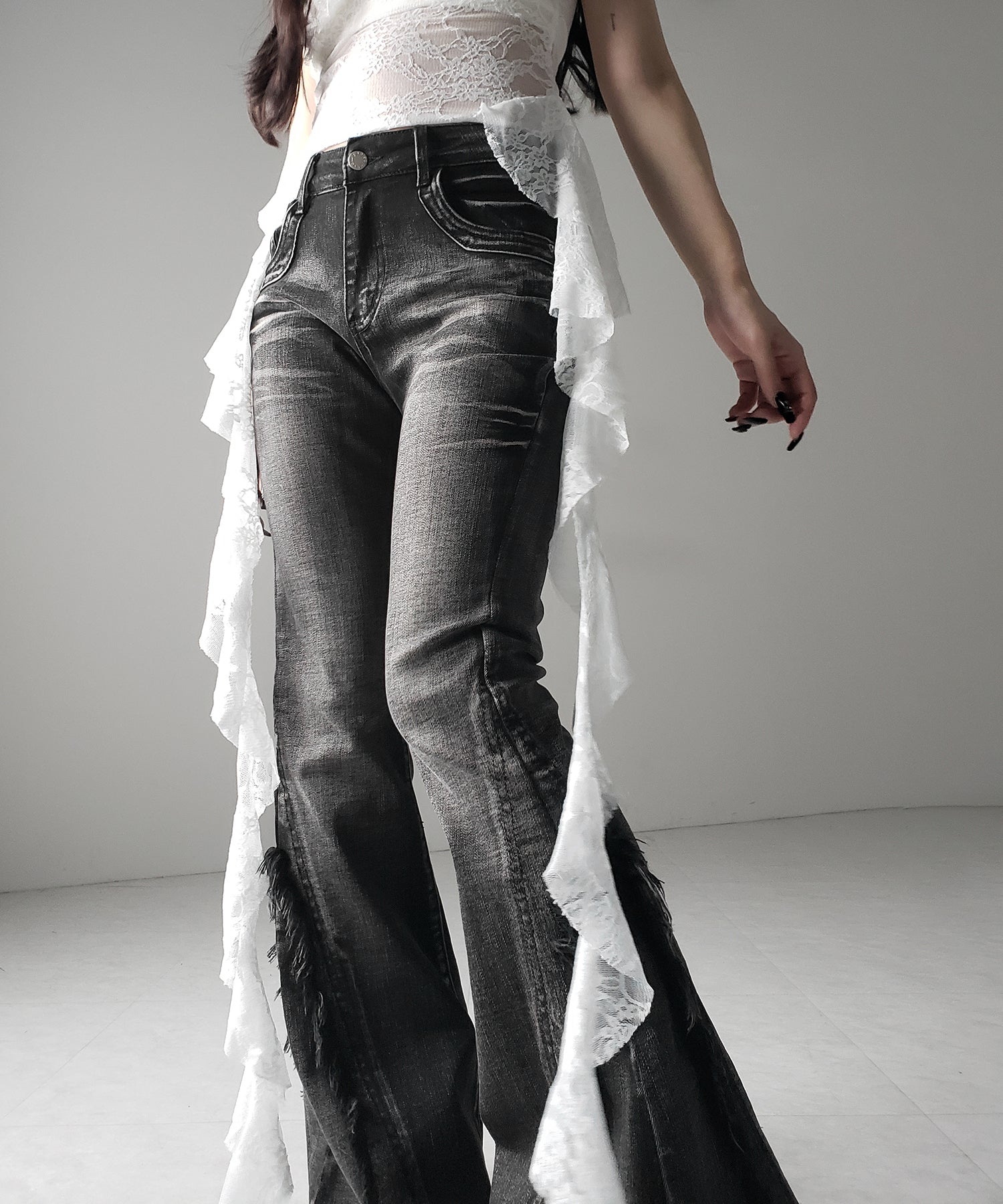 【 ２color 】アシンメトリーフリルレースベアトップス ／ asymmetry frill lace bare tops