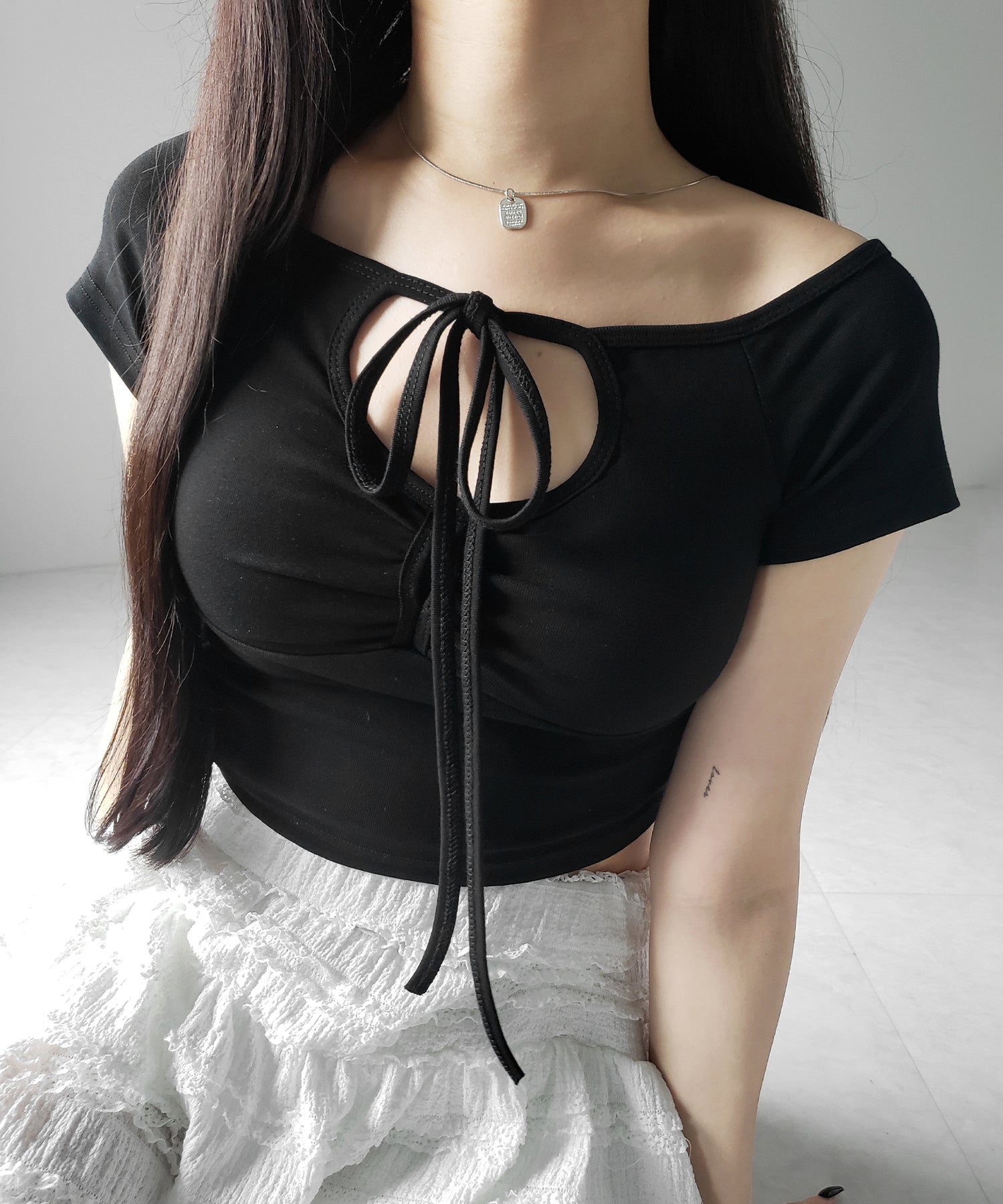 【 ３color 】カットアウトストラップリボンショートチビＴシャツ ／ cutout strap ribbon short chibi T-shirt