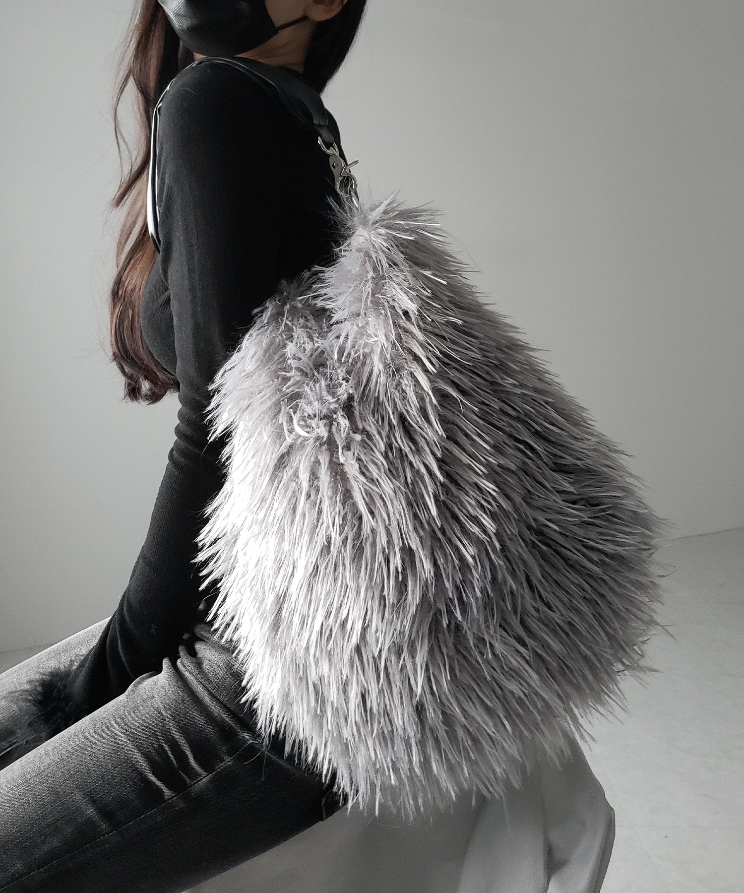 【 ショルダーストラップ付き２WAY 】バイカラーシャギーファーショルダーバッグ ／ bicolor shaggy fur shoulder bag
