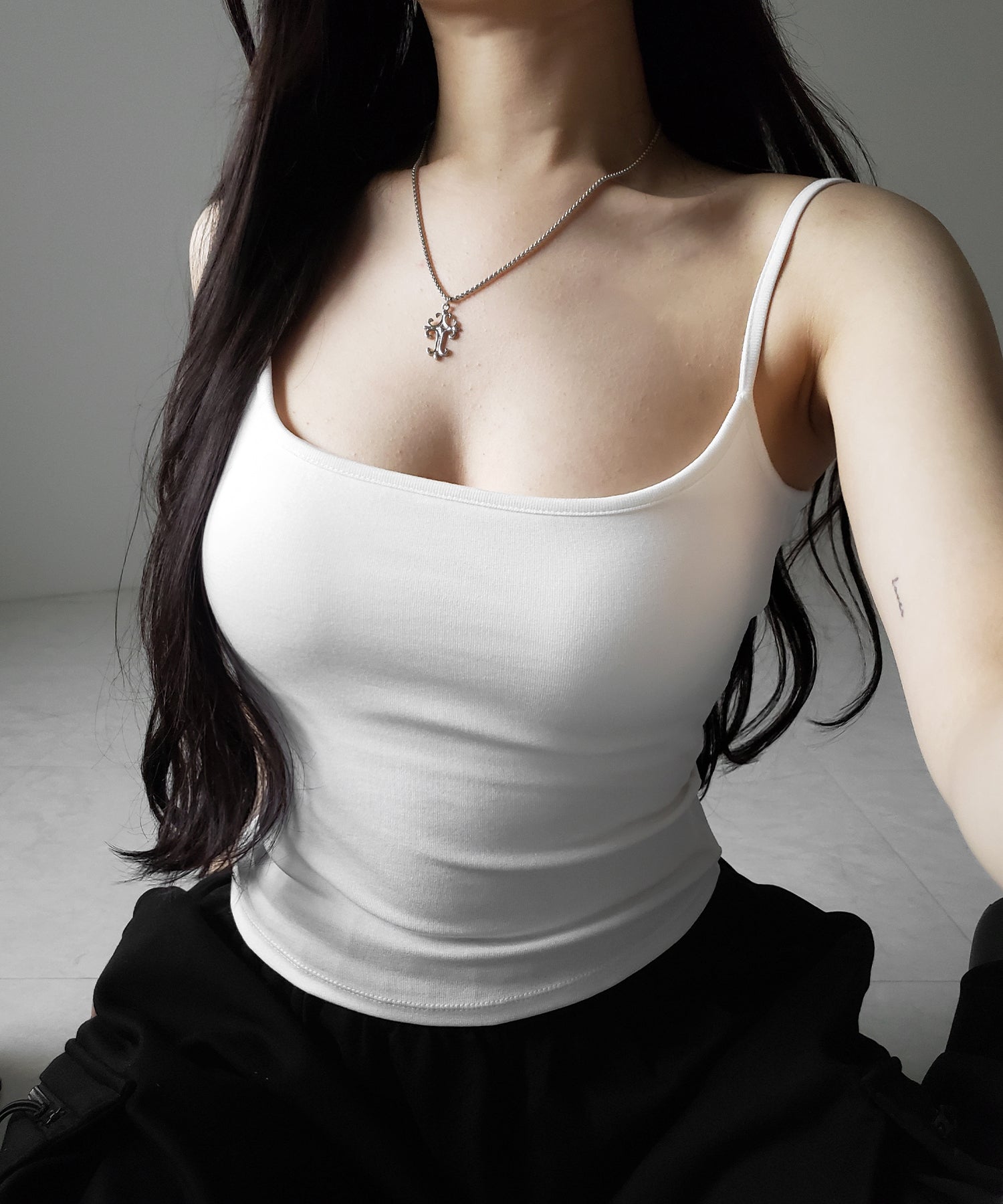 【 カップ付き 】スクエアネックストラップスリムキャミソール ／ square neck strap slim camisole
