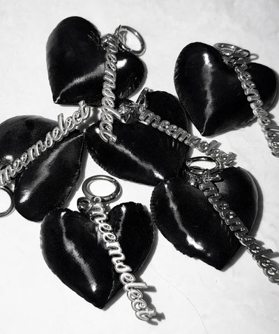 メタルロゴブラックハートチャーム ／ Metal logo black heart charm