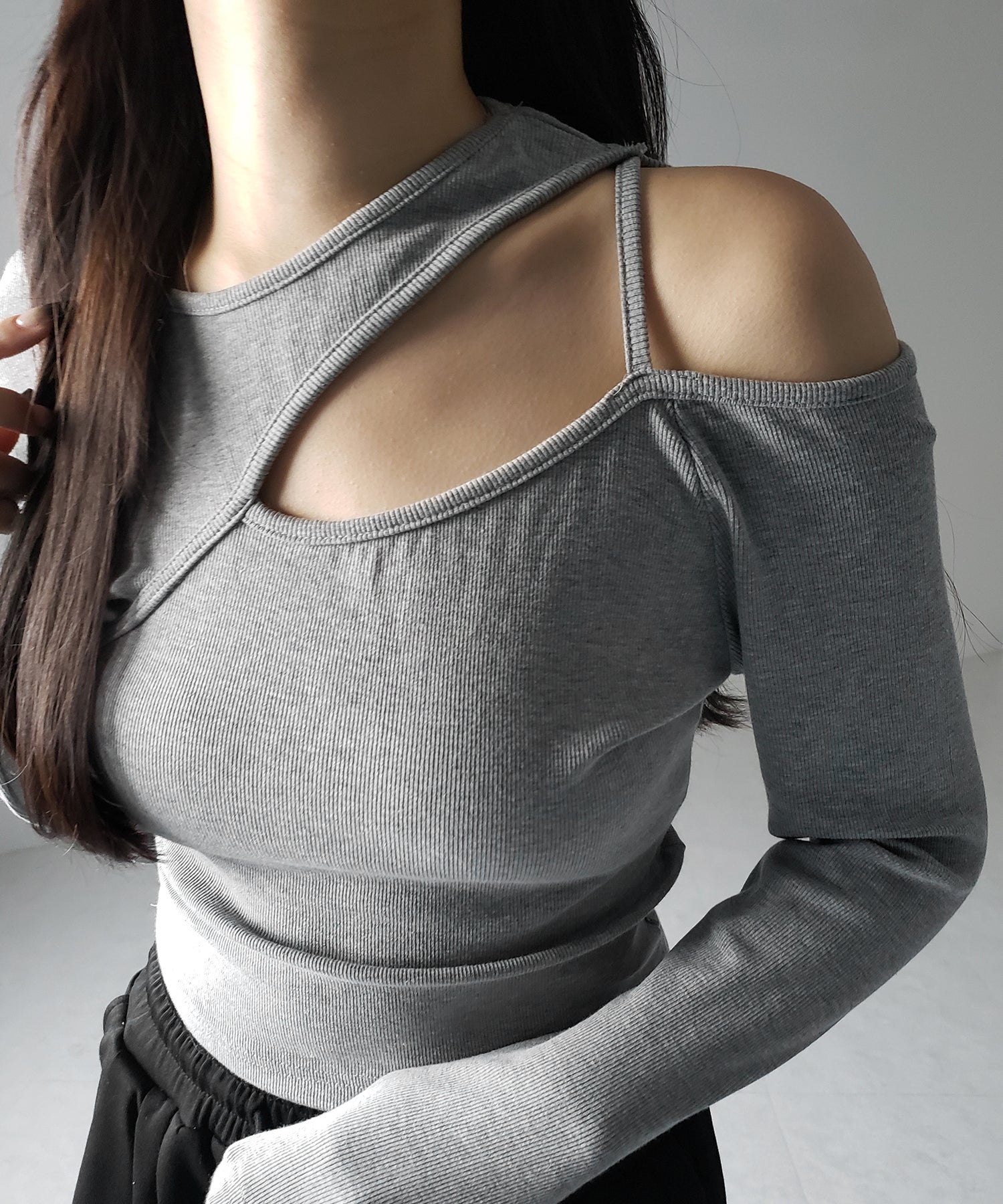 【 ３color 】ショルダーカットアウトストラップリブトップス ／ shoulder cutout strap lib tops