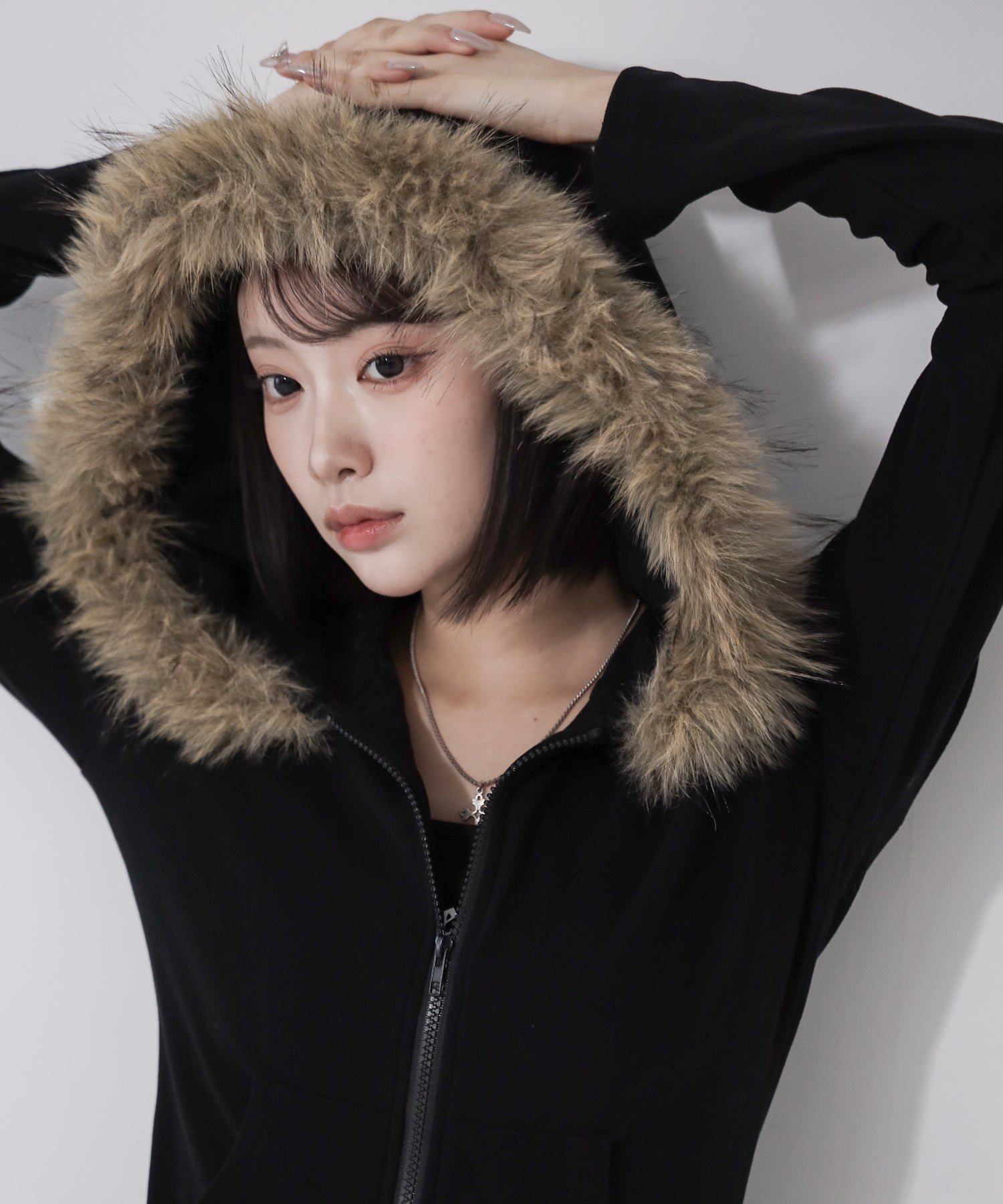 フェイクファーフーディジップアップパーカー ／ fake fur hooded zipup hoodie