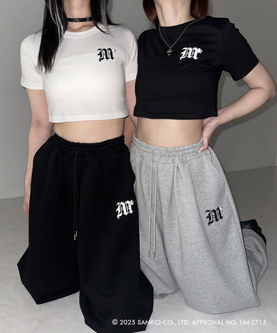 【 HELLO KITTY × me+em select 】ハローキティ M LOGO ショートTシャツ ／ Hello Kitty M LOGO Short T-shirt 【 セットアップ着用可能 】
