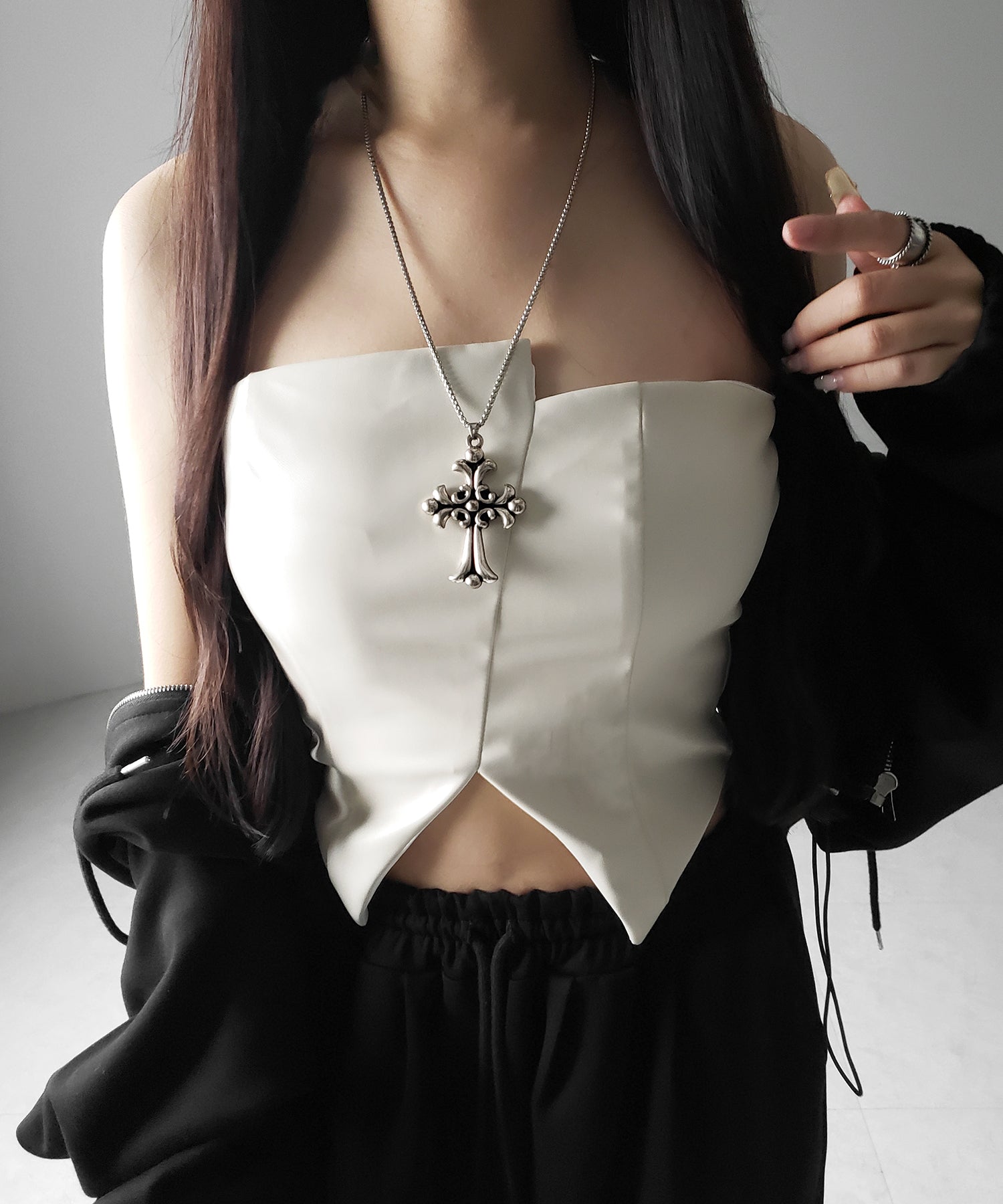 【 ２color 】アシンメトリー切替フェイクレザービスチェ ／ asymmetry switching fake leather bustier