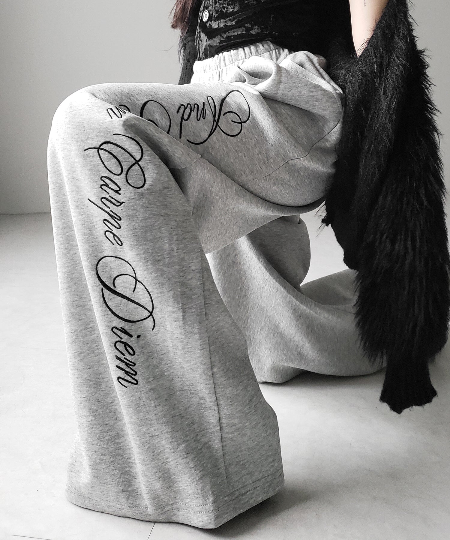 レタリングロゴ刺繍ワイドスウェットパンツ ／ lettering logo embroidery wide sweatpants