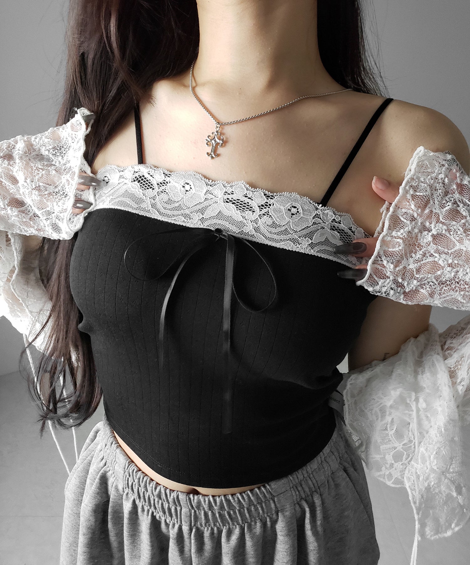 フロントリボンレースショートキャミソール ／ front ribbon lace short camisole