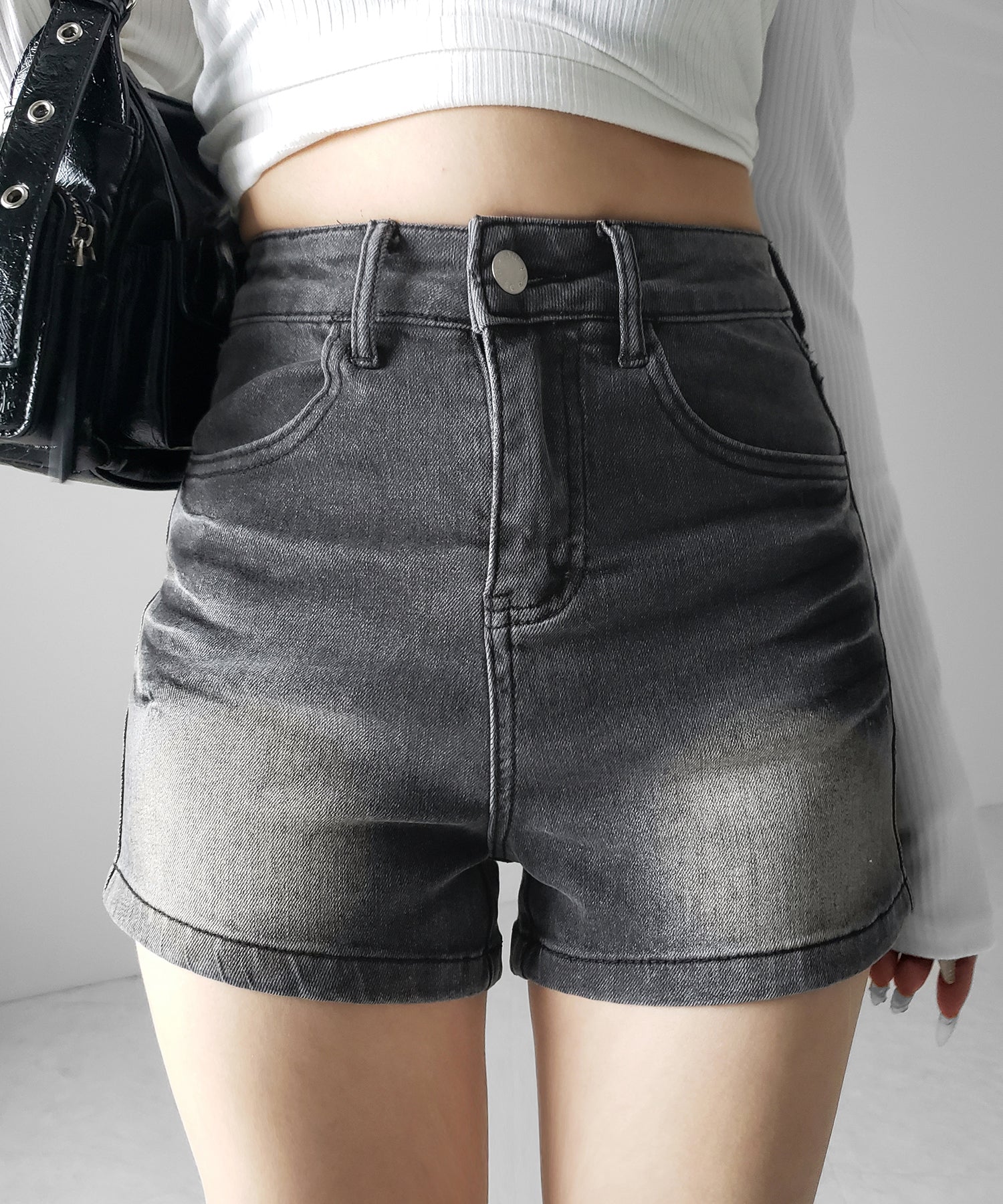 ハイウエストタイトデニムショートパンツ ／ high waist tight short pants