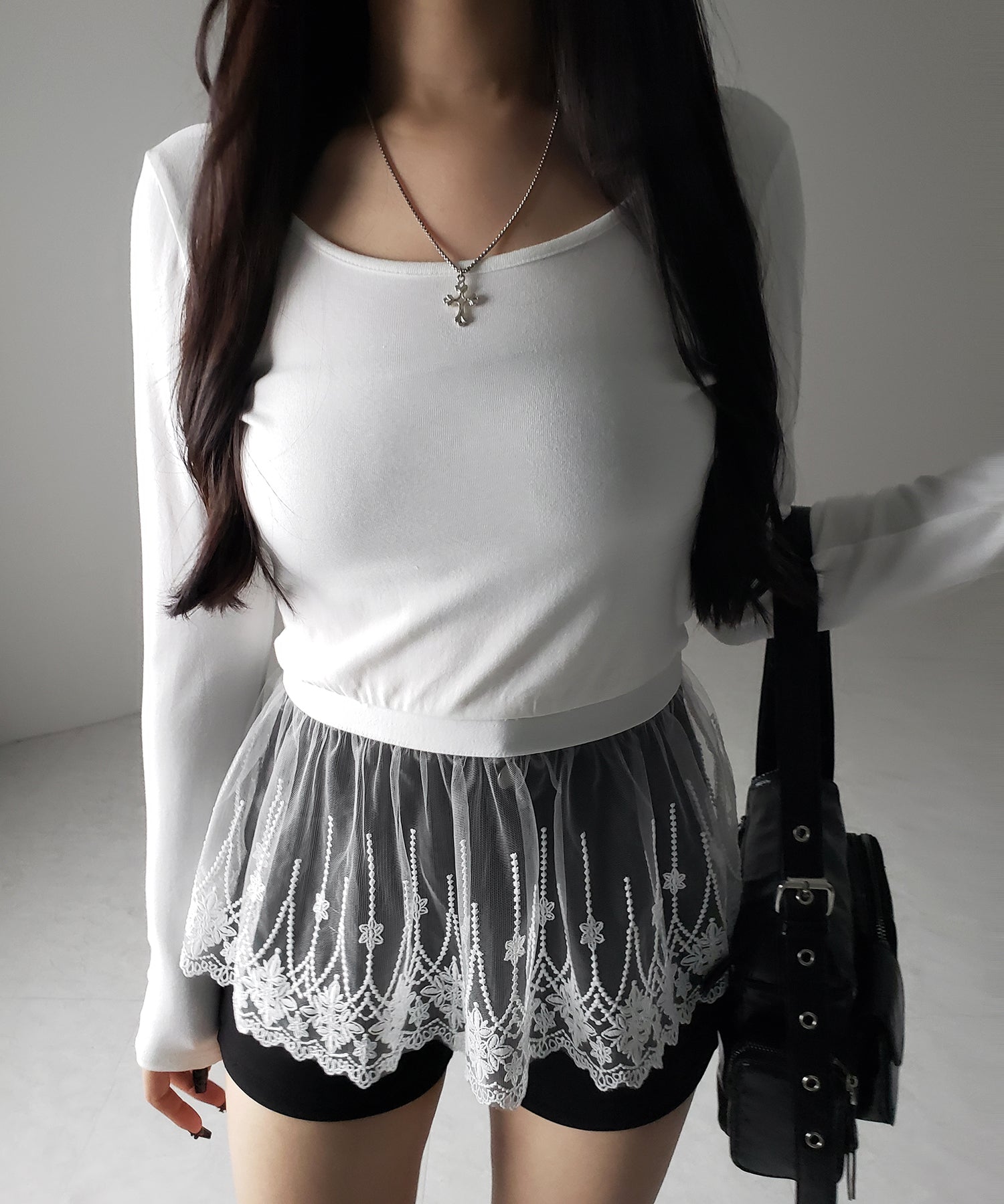 【 ２color 】裾レースフリルレイヤード長袖トップス ／ hem lace frill layered long sleeve tops