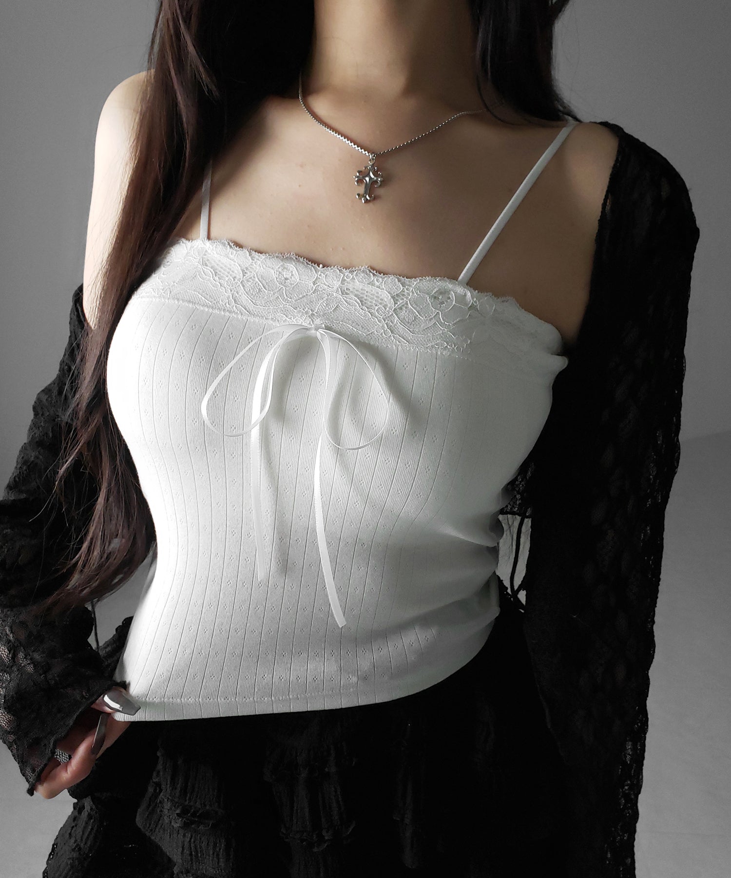 フロントリボンレースショートキャミソール ／ front ribbon lace short camisole