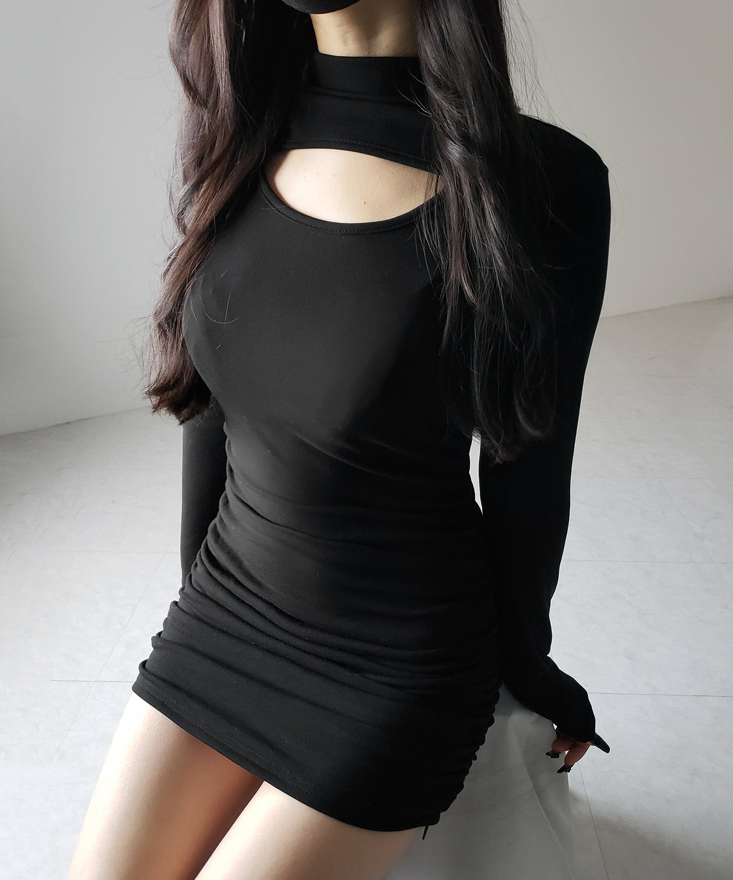 【 ２color ／ 裏起毛 】胸開きカットアウトシャーリングミニワンピース ／ chest open cutout shirring tight mini onepiece