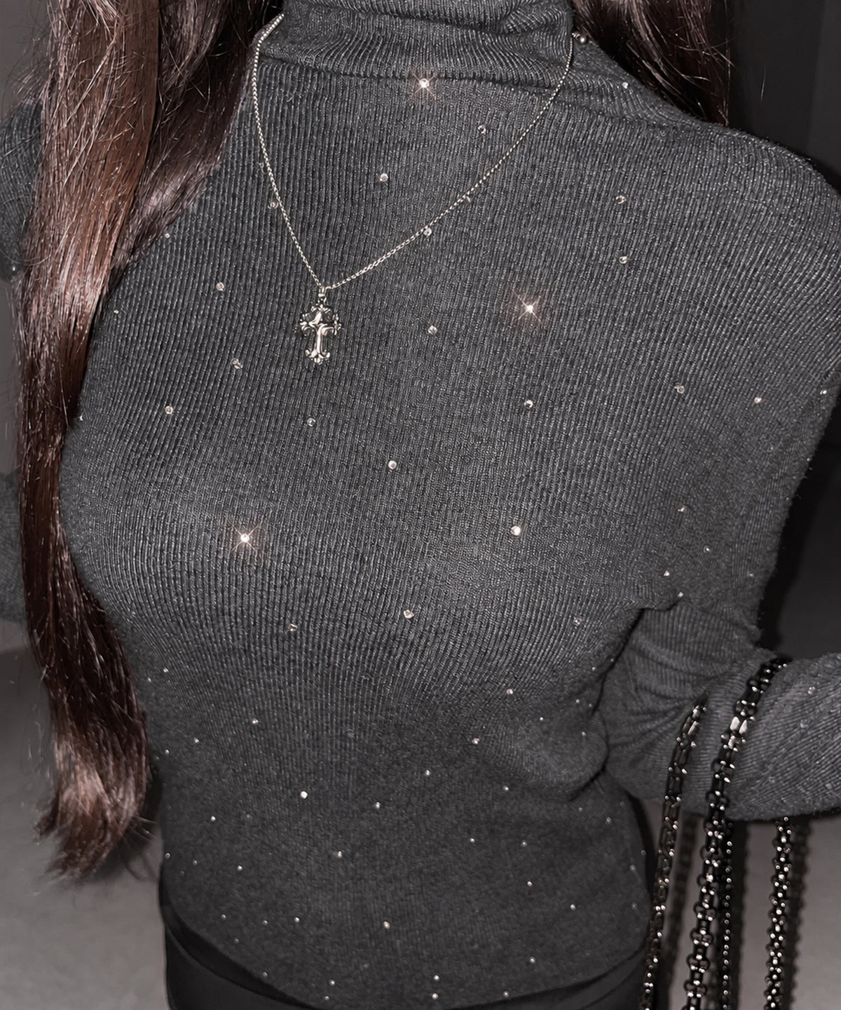ラインストーンタートルニットトップス ／ Rhinestone turtleneck knit tops