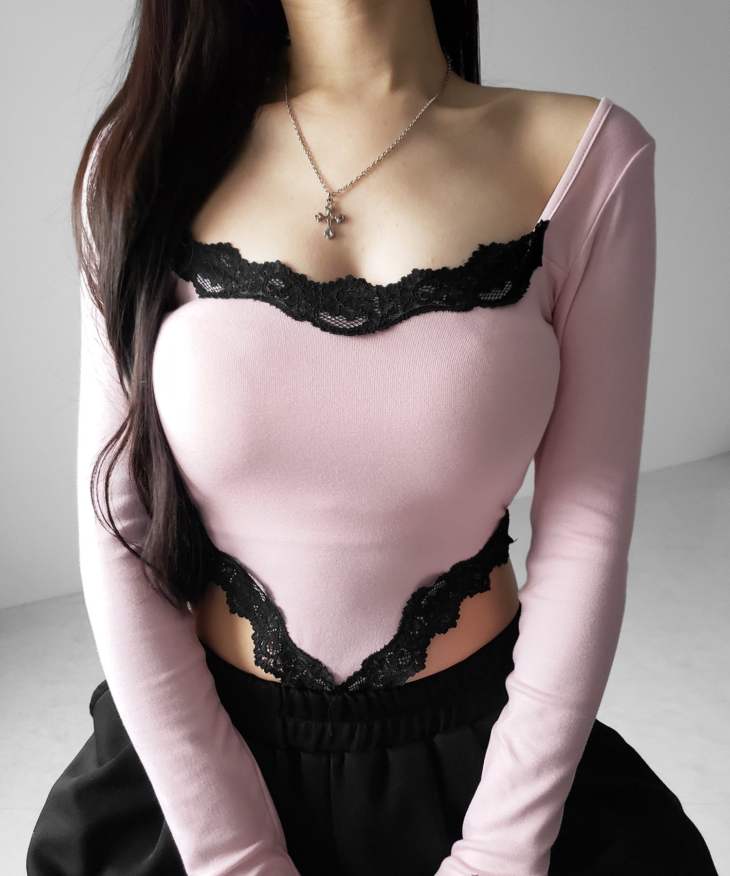 カットアウトレースポイントボディスーツトップス ／cutout lace point bodysuit tops