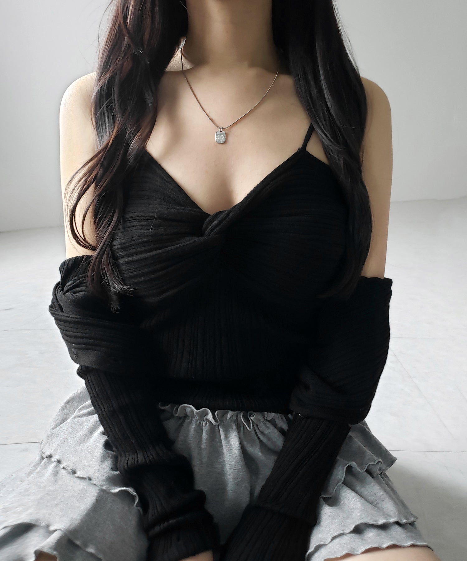 【 2点セット 】ツイストリブニットキャミソール ＋シアーリブショートカーディガン SET ／ twisted rib knit camisole + sheer rib short cardigan SET