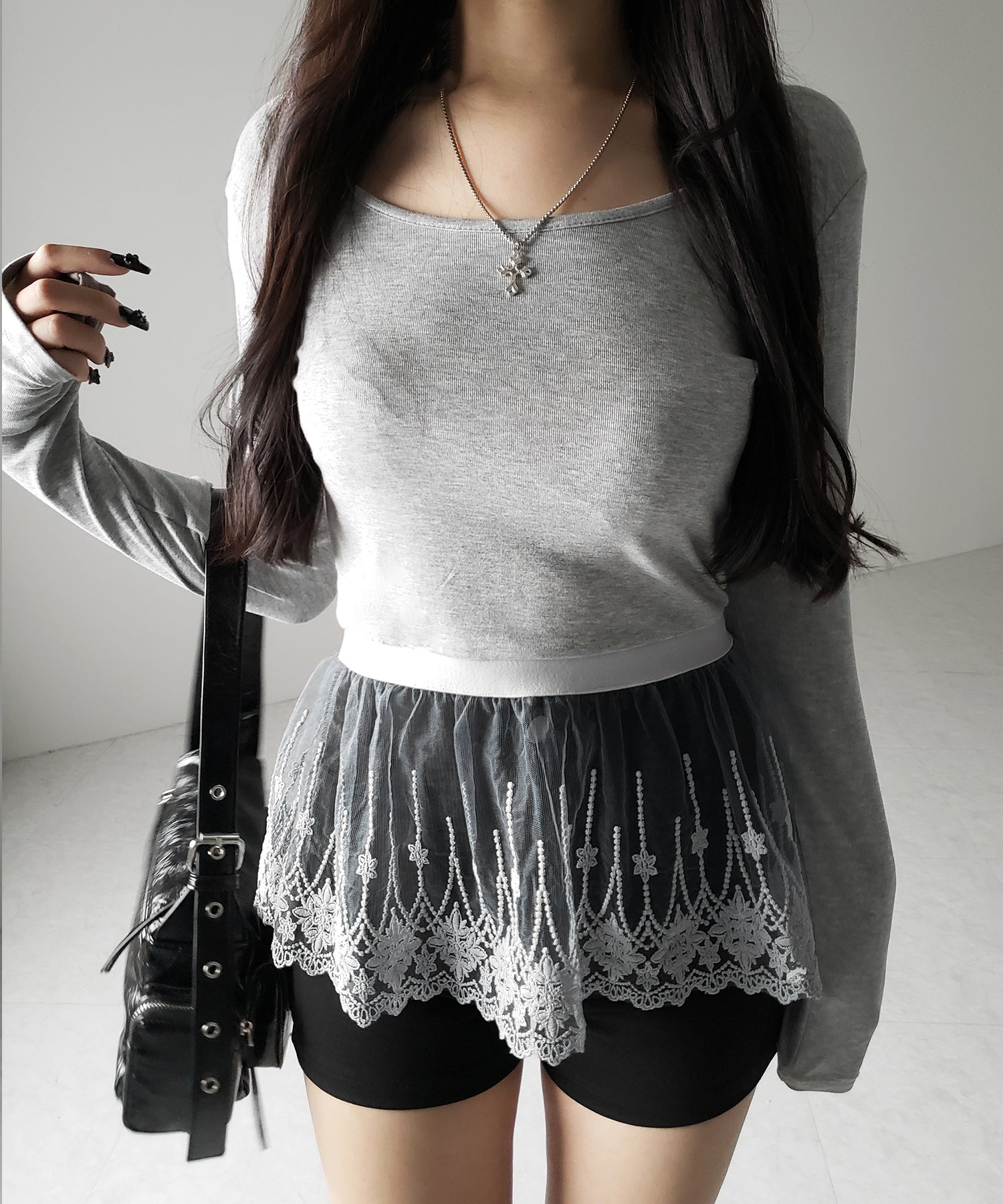 【 ２color 】裾レースフリルレイヤード長袖トップス ／ hem lace frill layered long sleeve tops