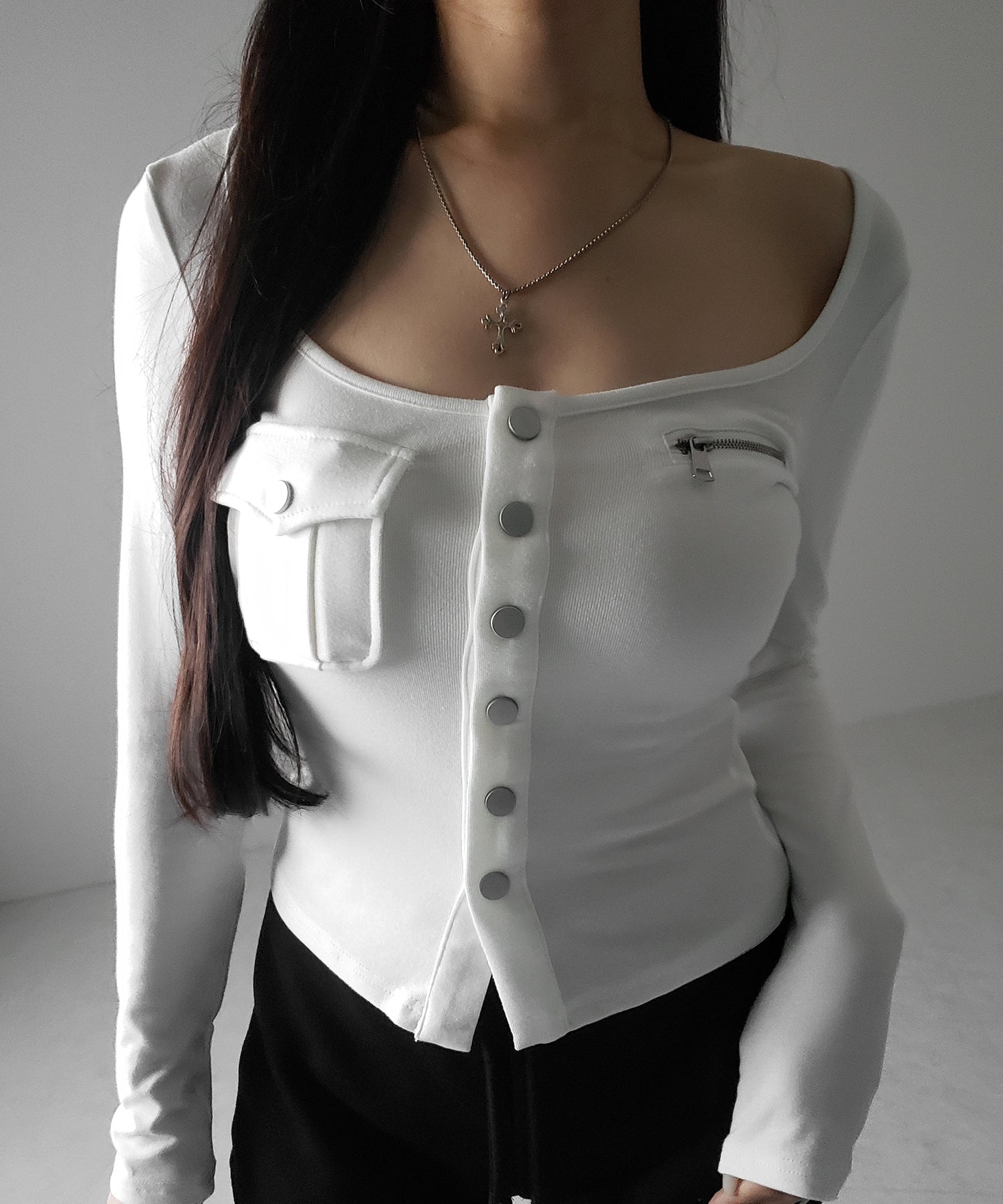 アウトポケットスクエアネック長袖スリムTシャツ ／Out pocket square neck long sleeve slim T-shirt