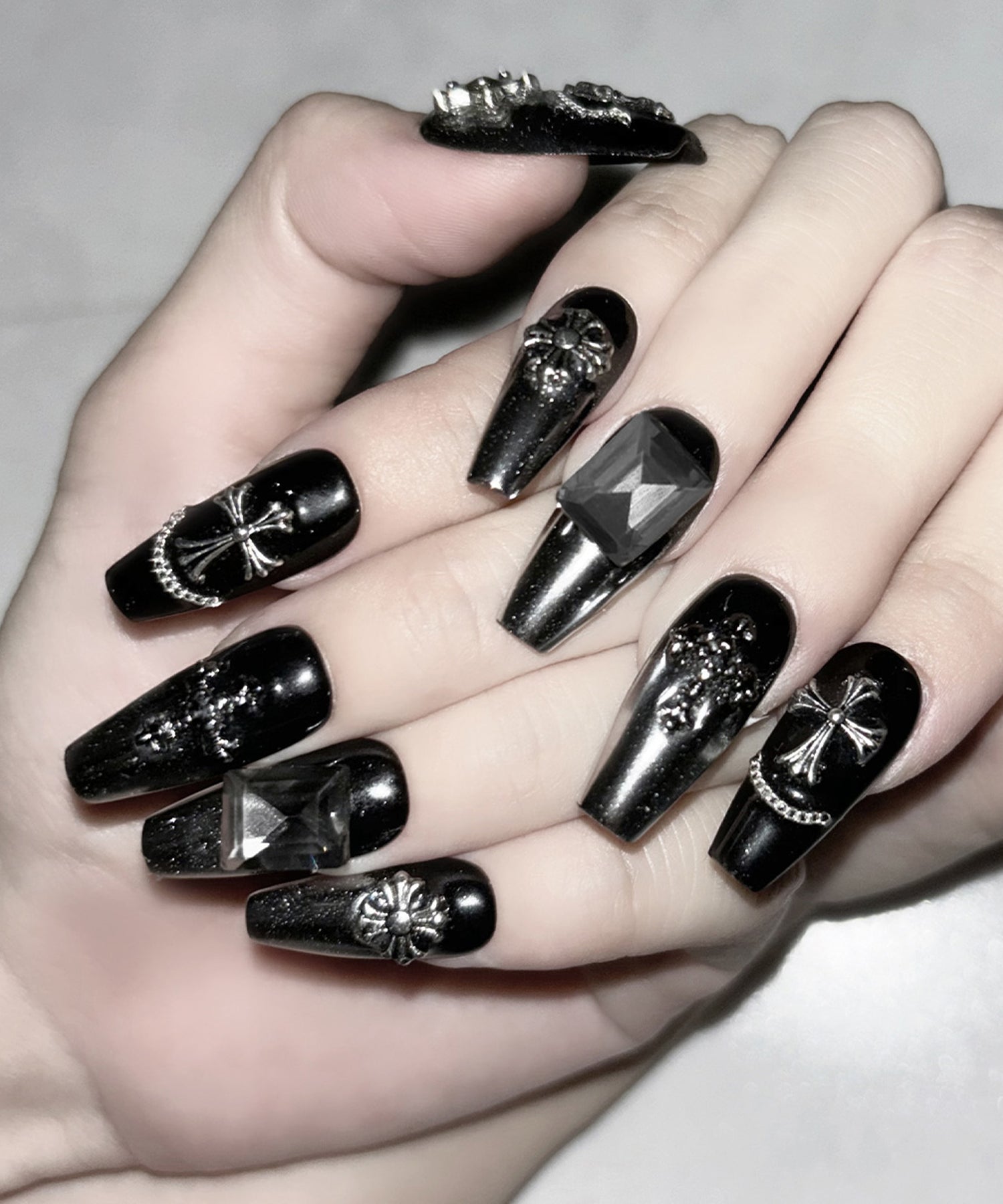 チェーンクロスブラックミラースクエアネイルチップ ／ chain cross black mirror square nail tips