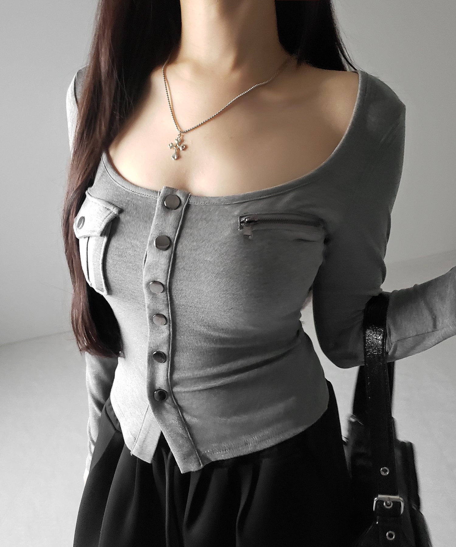 アウトポケットスクエアネック長袖スリムTシャツ ／Out pocket square neck long sleeve slim T-shirt